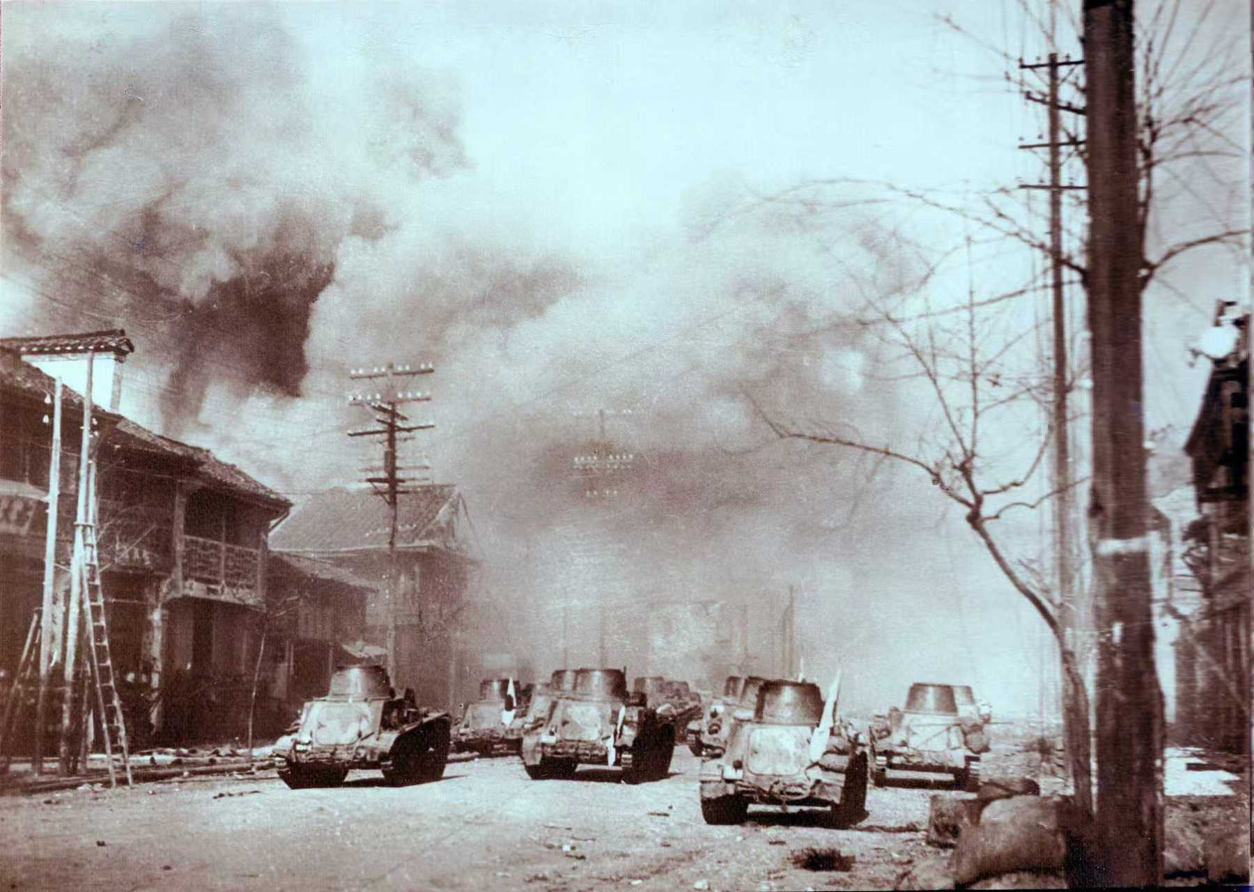 Japanese armored tanks breach through Zhonghua Gate and invade Nanjing, December 11, 1937. /CFP