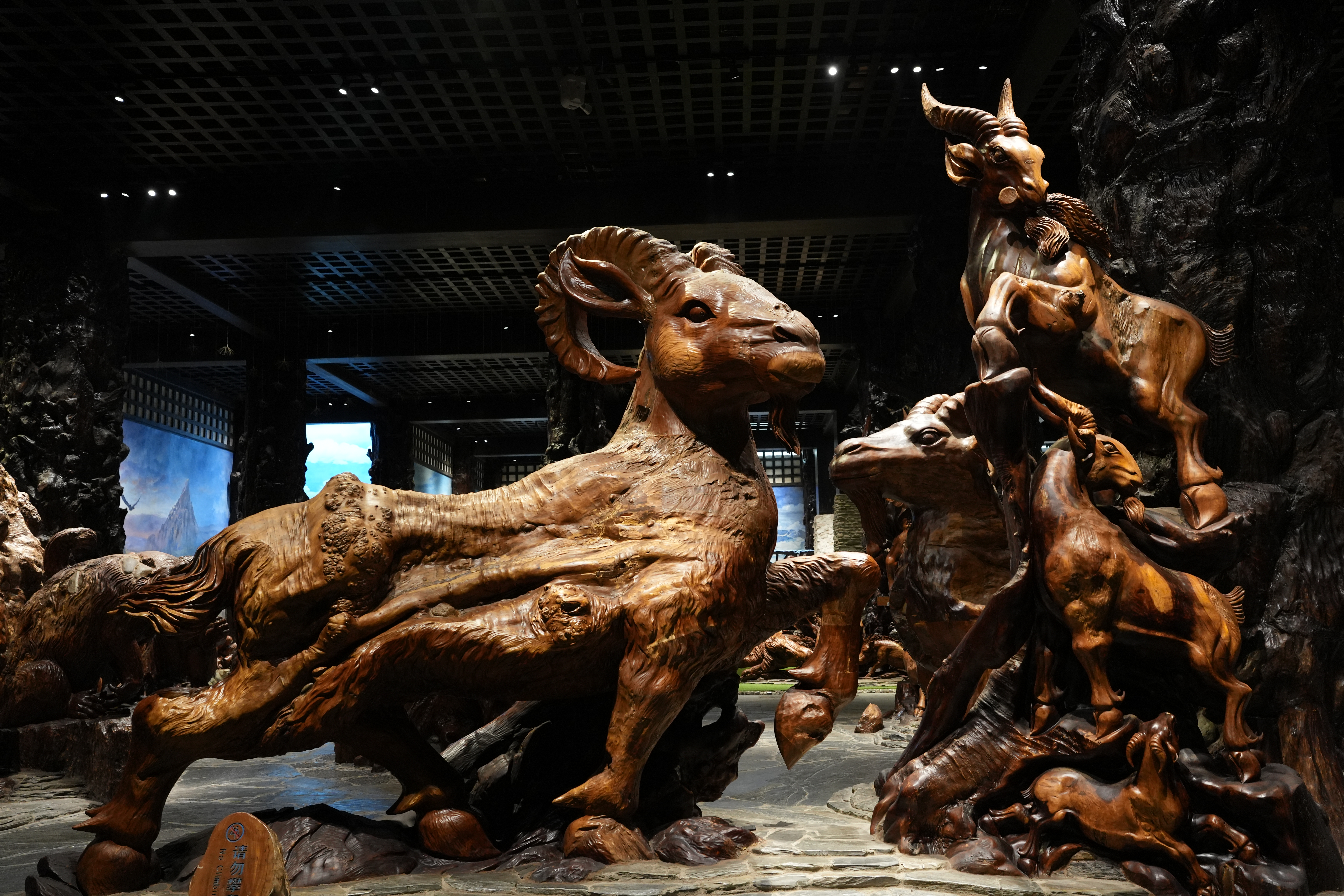 Zhejiang's root carving masters turn discarded roots into treasures