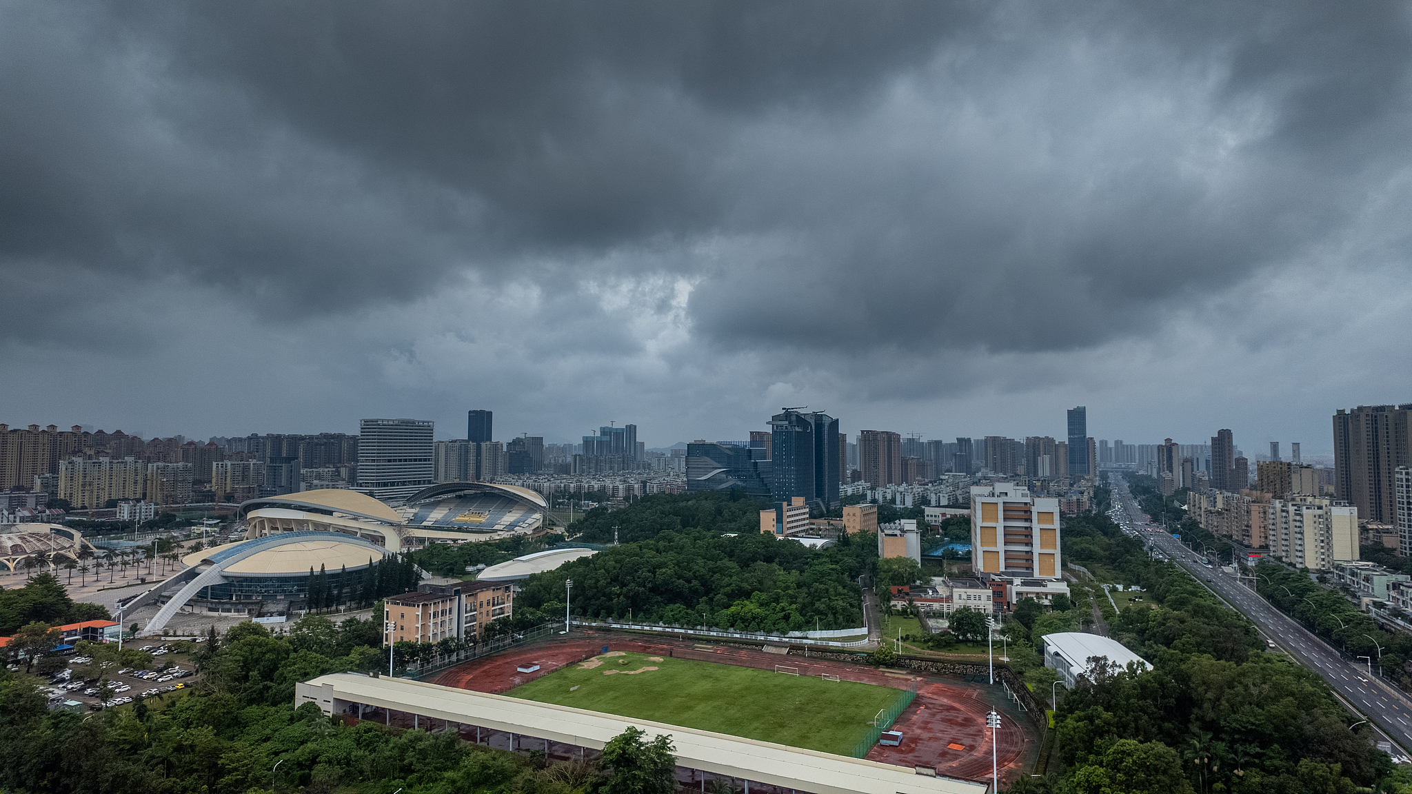Factors behind Guangdong's unusually intense rainfall