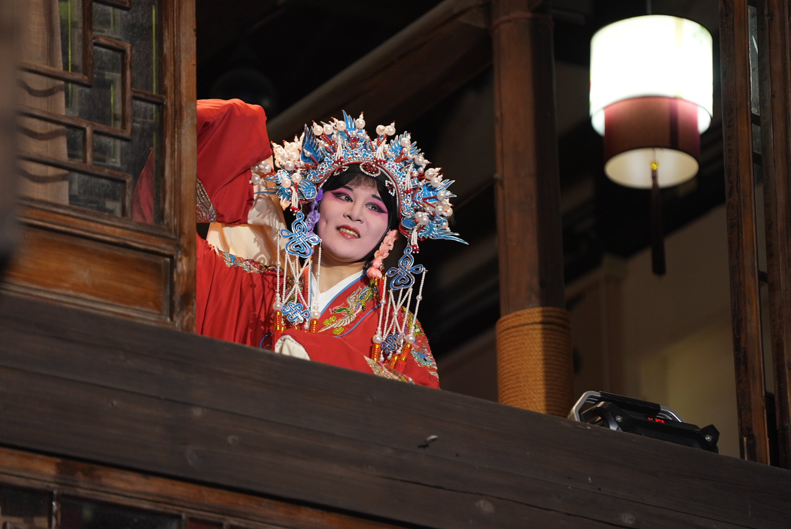 Night walks in Quzhou's Shuitingmen Historical and Cultural Block