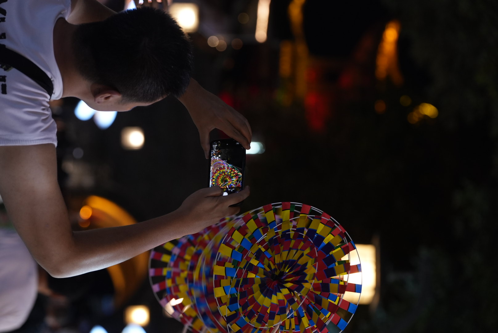 Night walks in Quzhou's Shuitingmen Historical and Cultural Block