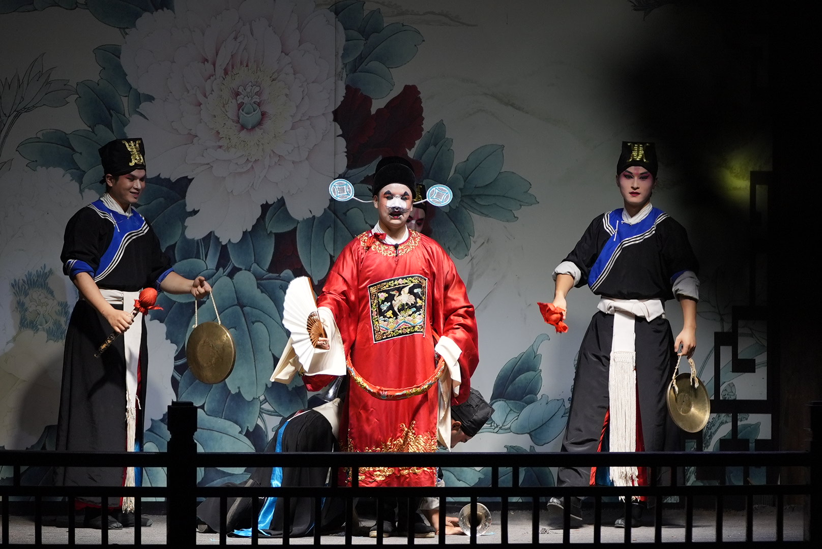 Night walks in Quzhou's Shuitingmen Historical and Cultural Block