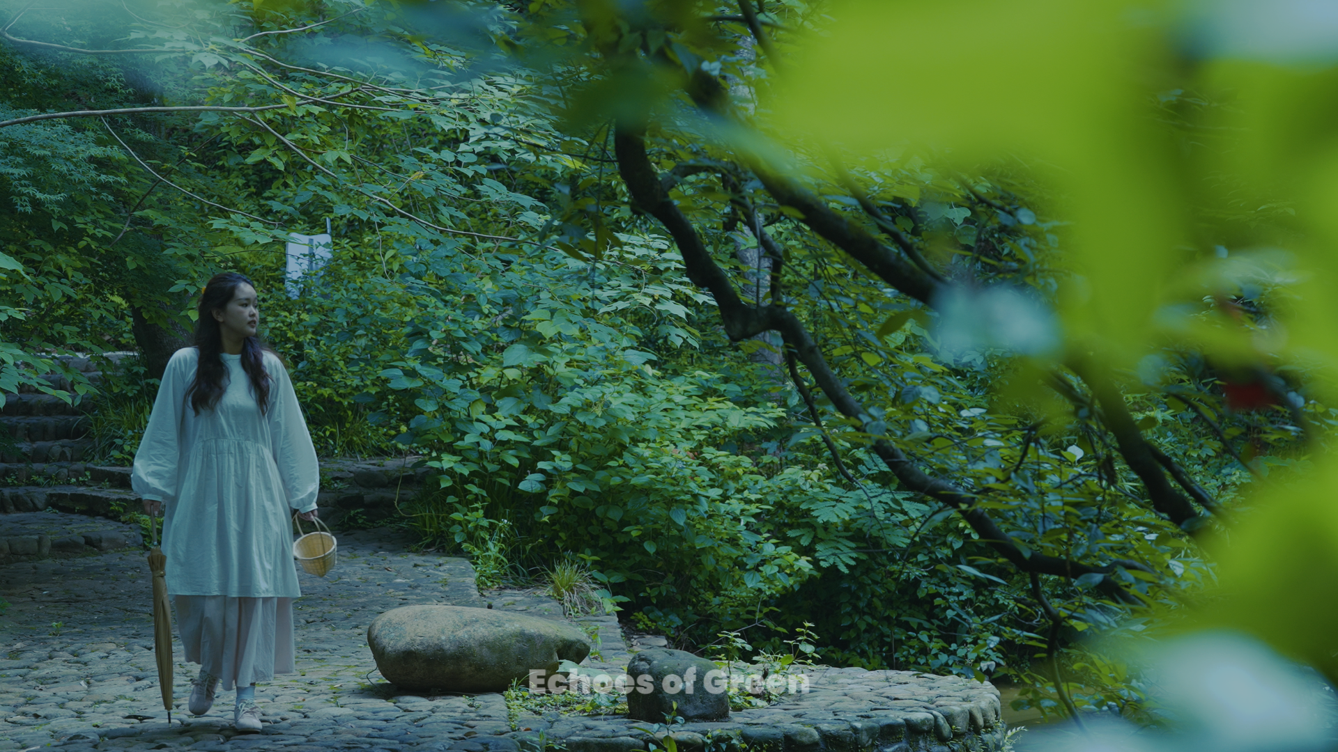 Perched halfway up a quiet hillside in Anji, Zhejiang, this tiny teahouse offers a peaceful pause amid the mountains. /CGTN