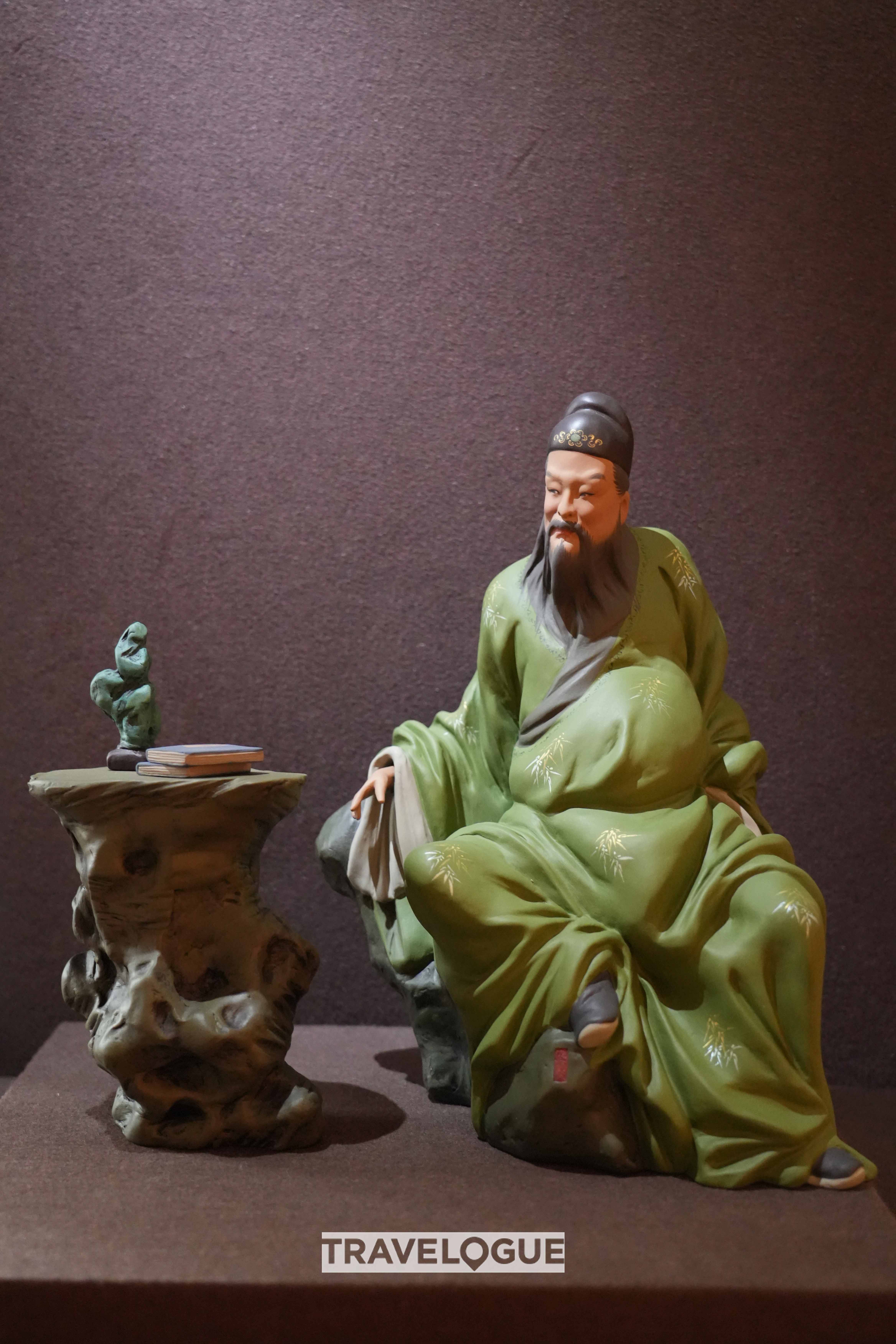 A stunning Clay Figure Zhang from Tianjin, showcasing lifelike details and emotional depth in a palm-sized masterpiece /CGTN