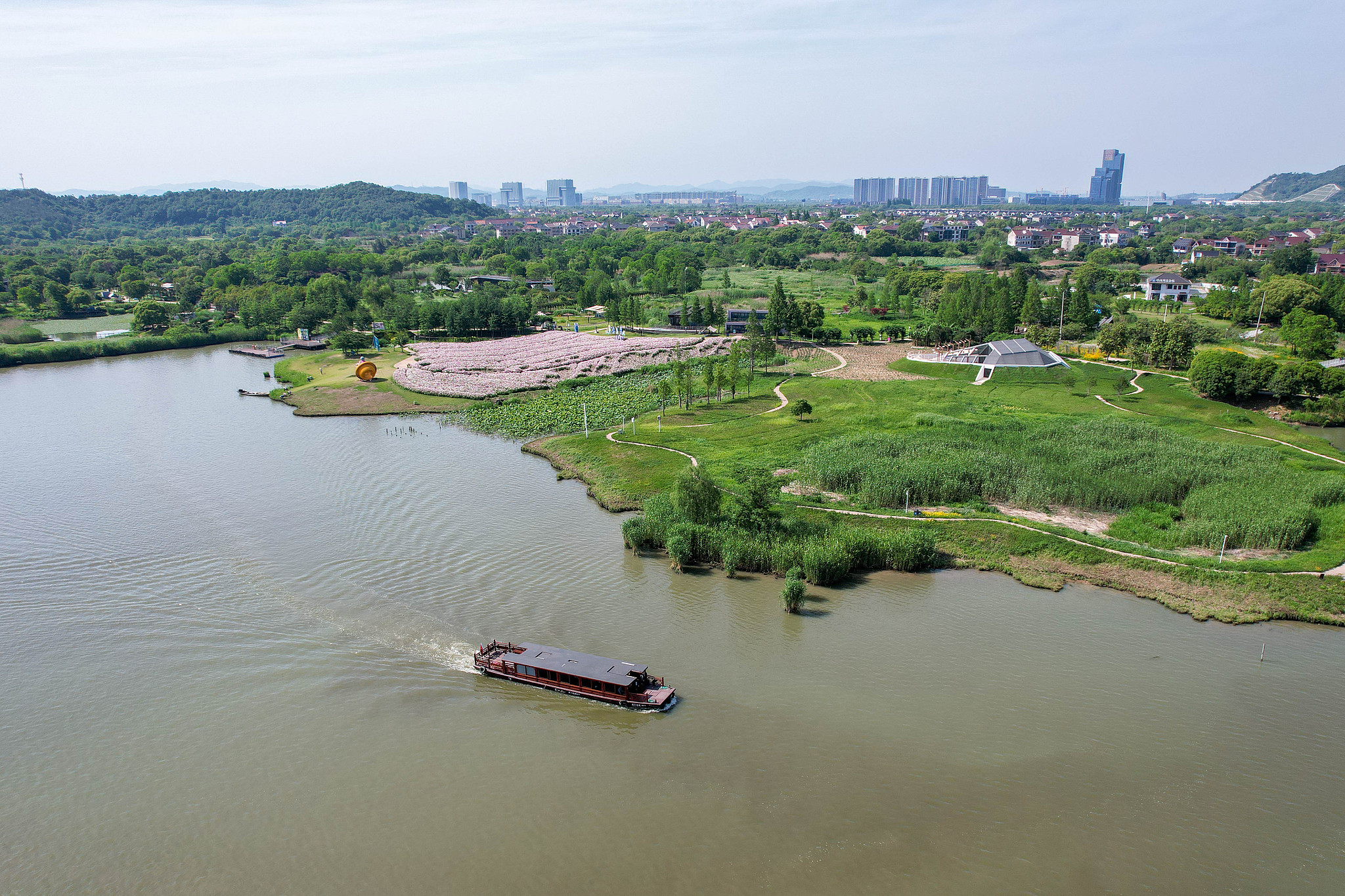 The wetland that unfolds like a painting