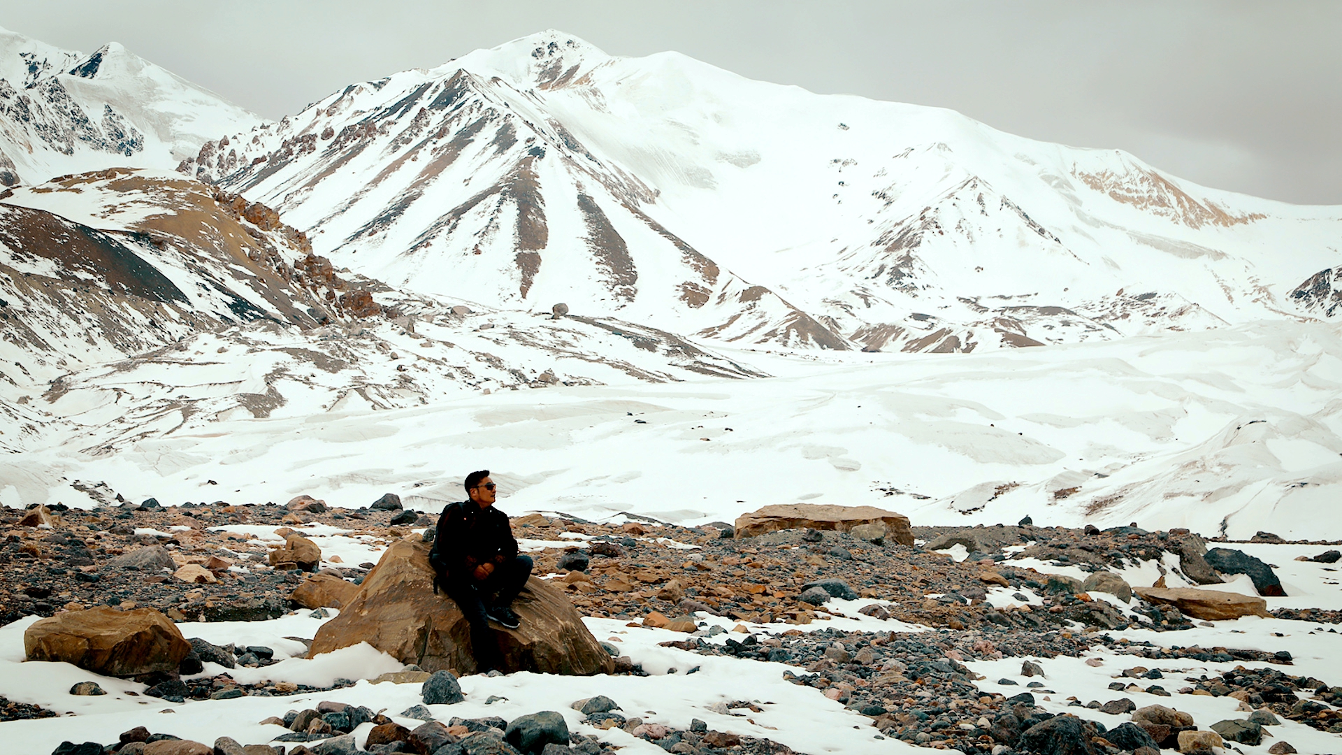 Local herder Pachen Gyal has been monitoring the shrinking Amne Machin glaciers voluntarily for years. /CGTN