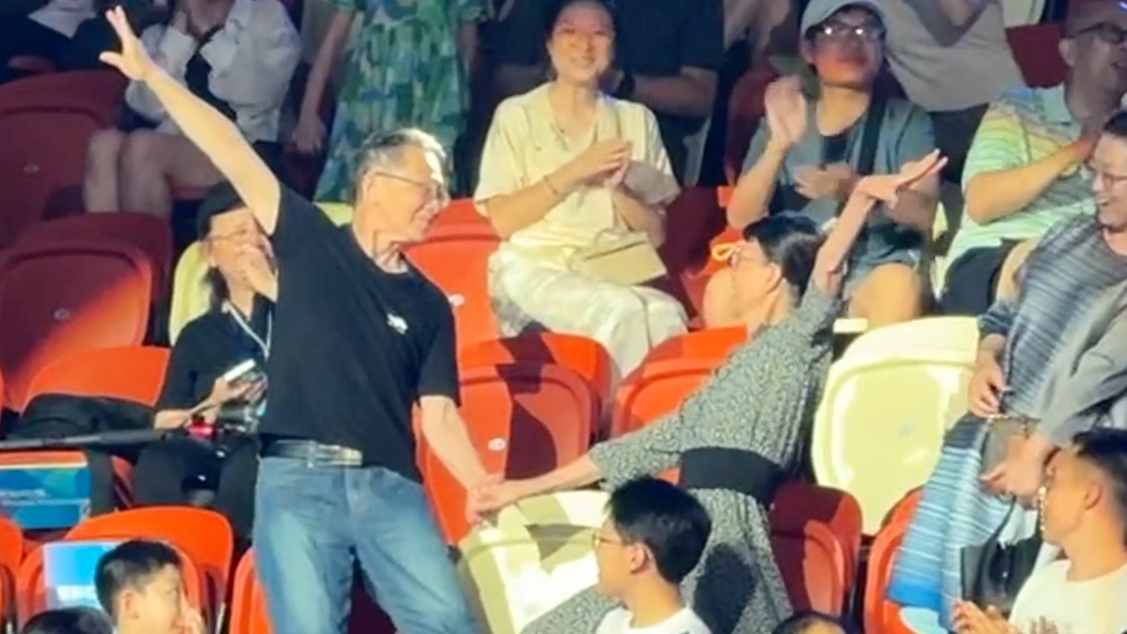 Elderly dancing duo steals the show at the World Games