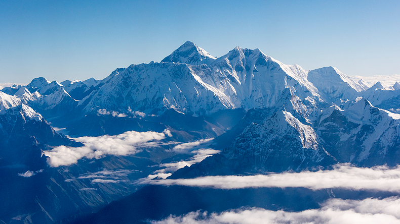 Live: Mount Qomolangma – an eternal symbol of nature's might