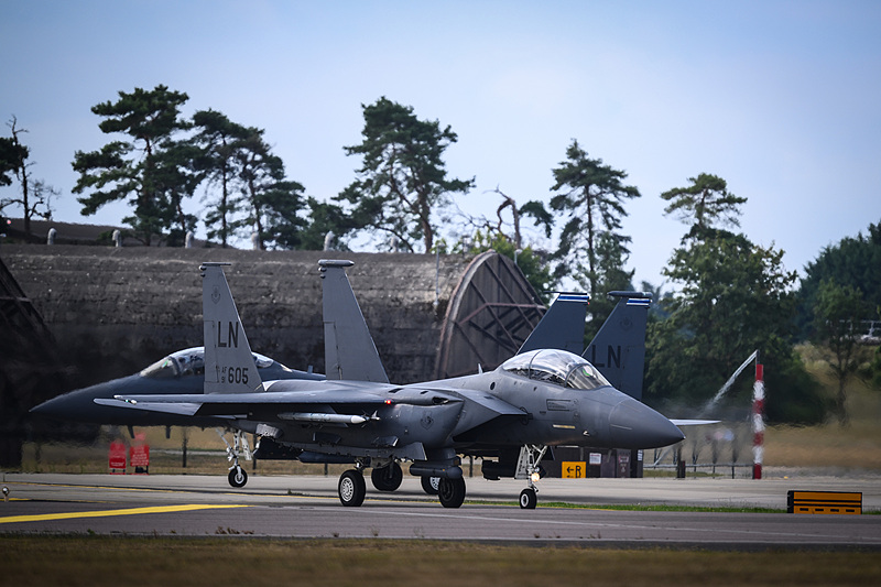A USAF McDonnell Douglas F-15E Strike Eagle taxis out at RAF Lakenheath in Suffolk, United Kingdom, July 22, 2025. /CFP