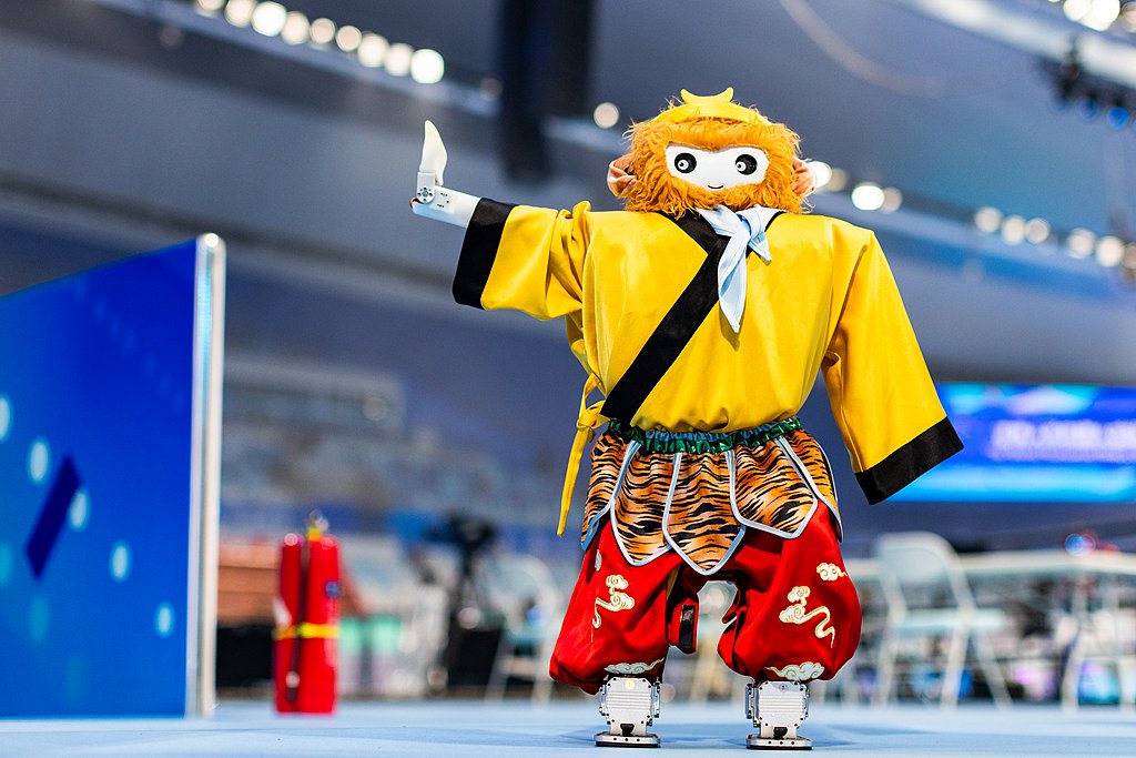 A Monkey King-themed robot at the opening ceremony, August 14, 2025. /VCG
