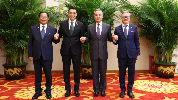 FMs of China, Laos, Myanmar, Thailand hold informal meeting