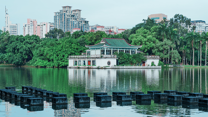 Live: Explore beautiful landscape of Nanning People's Park, S China 