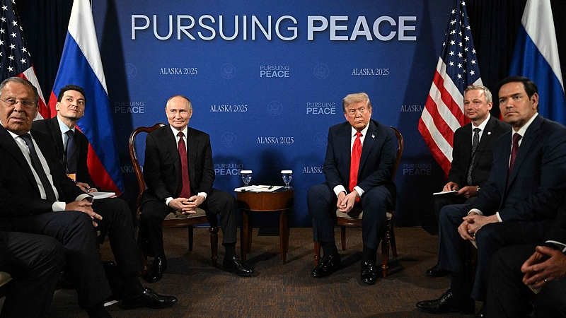 In this pool photograph distributed by the Russian state agency Sputnik, U.S. President Donald Trump and Russian President Vladimir Putin meet during a U.S.-Russia summit on Ukraine at Joint Base Elmendorf-Richardson, Alaska, the United States, August 15, 2025. /VCG