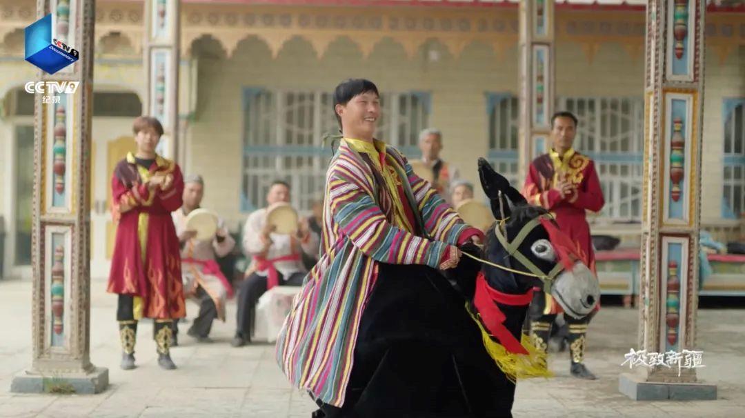 Traditional dance performance in Xinjiang. /CMG