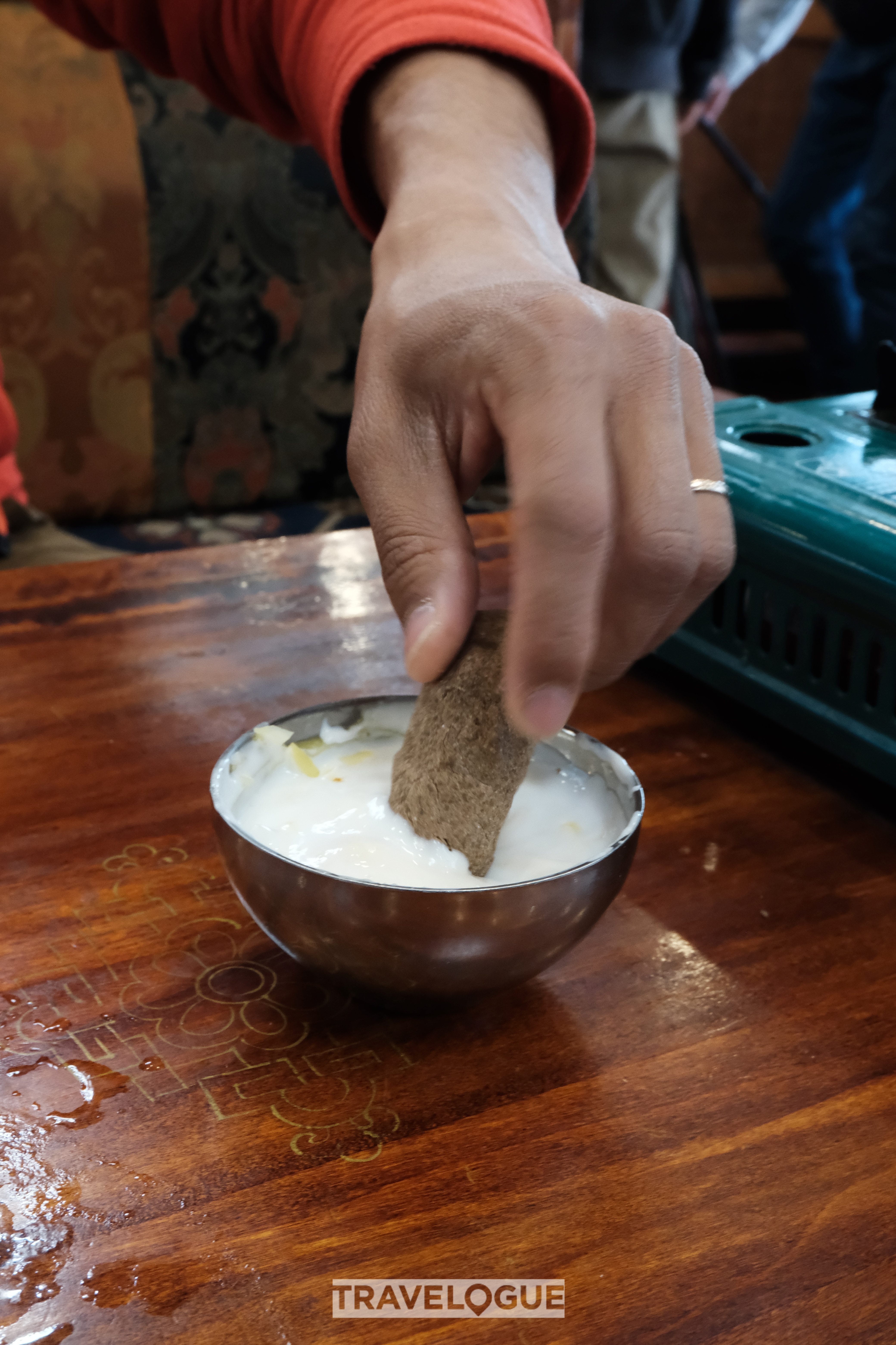 Yogurt-topped rice: a Tibetan delicacy /CGTN