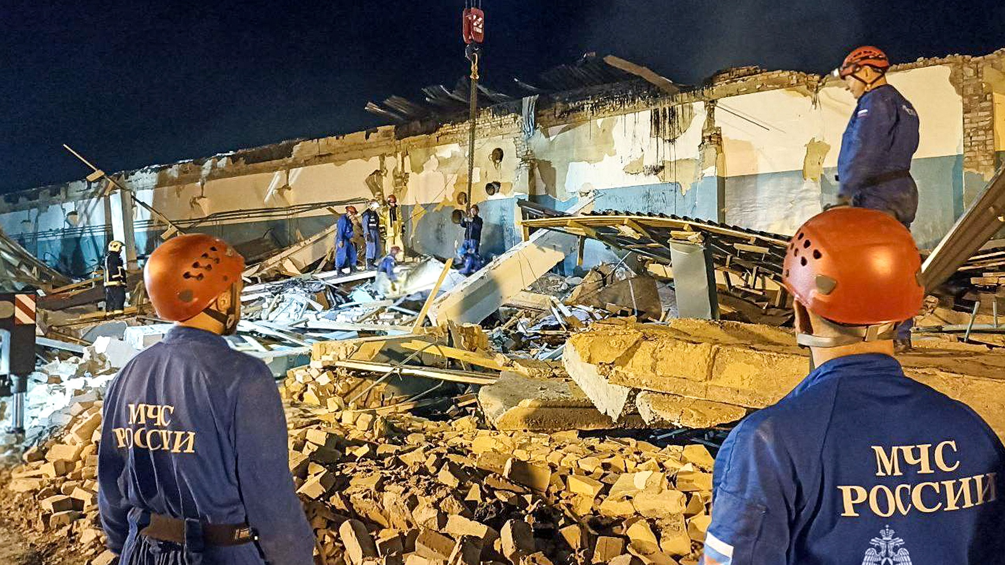 Russian Emergencies Ministry employees clear debris at an enterprise near the village of Lesnoi, Shilovo District, Ryazan region, Russia, August 16, 2025. /VCG