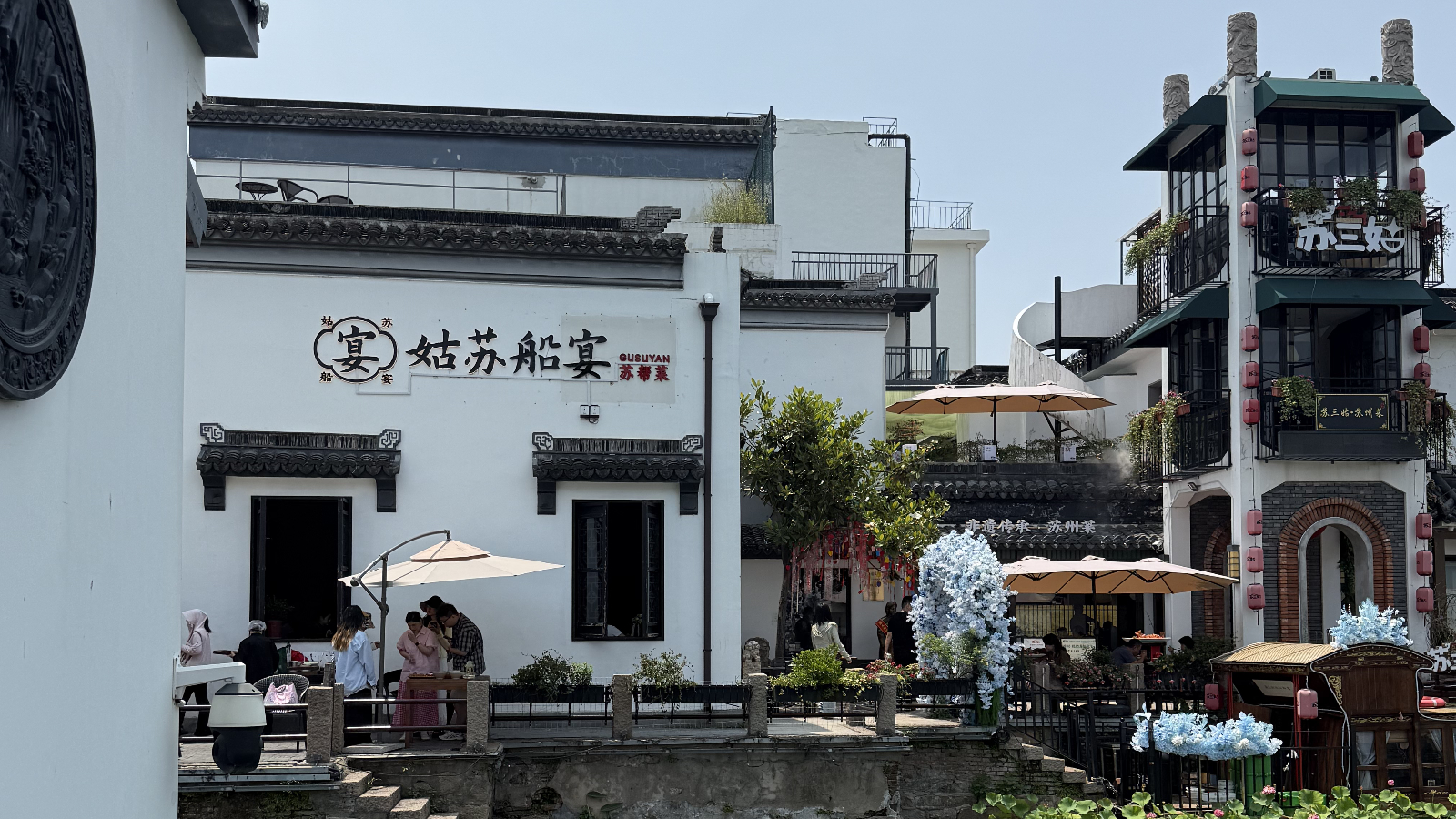 White homes in Suzhou lean gently toward the banks, listening to stories the river carries. /Zaruhi Poghosyan