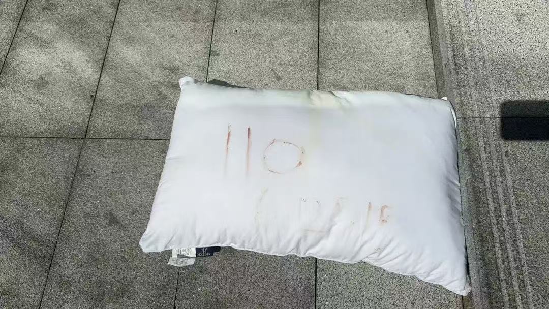 The bloodstained pillow that Zhang Kun found. /CMG 