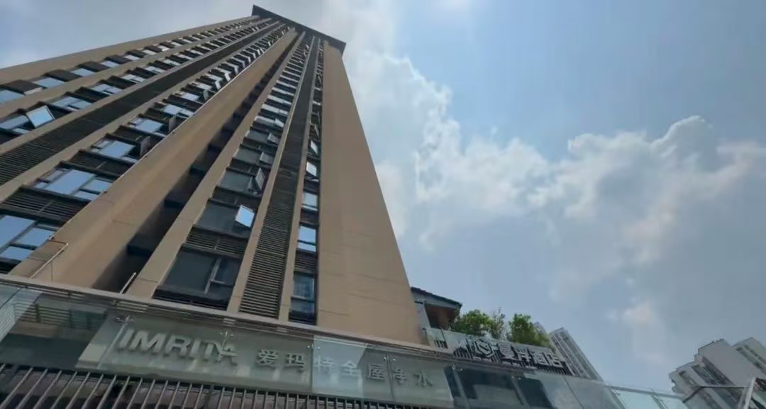 The building where Zhou was trapped, Leshan City, Sichuan Province. /CMG  