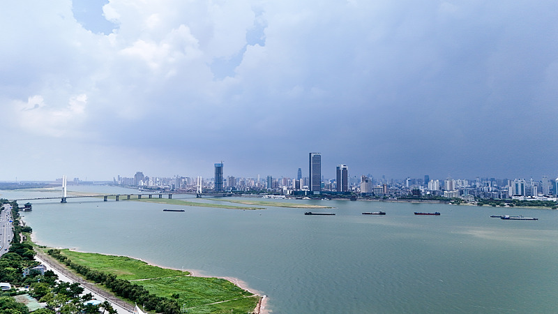 Live: Take a look at Qiushui Square skyline in E China's Jiangxi Province 