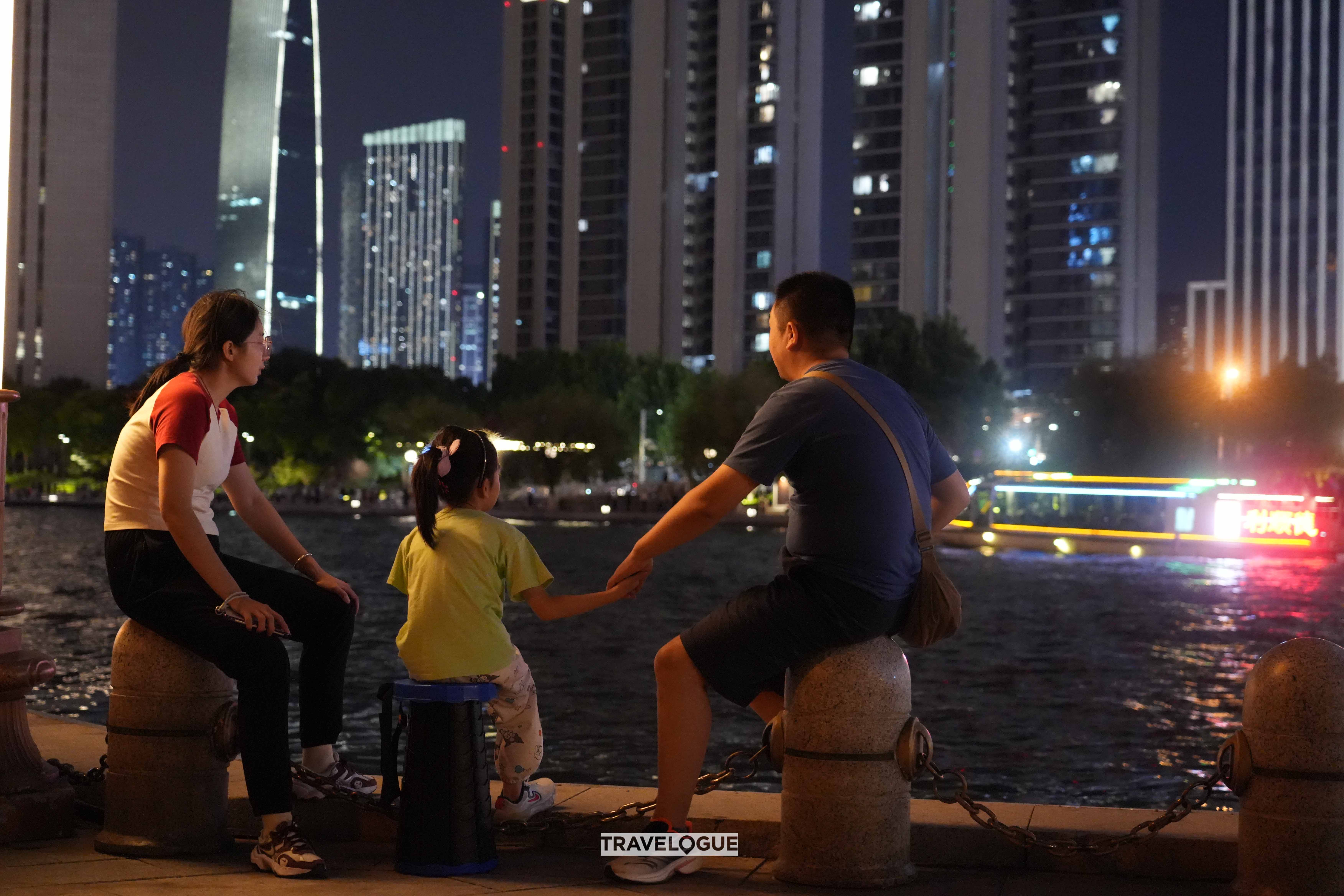 Nightlife along the illuminated Haihe River in Tianjin is vibrant. /CGTN
