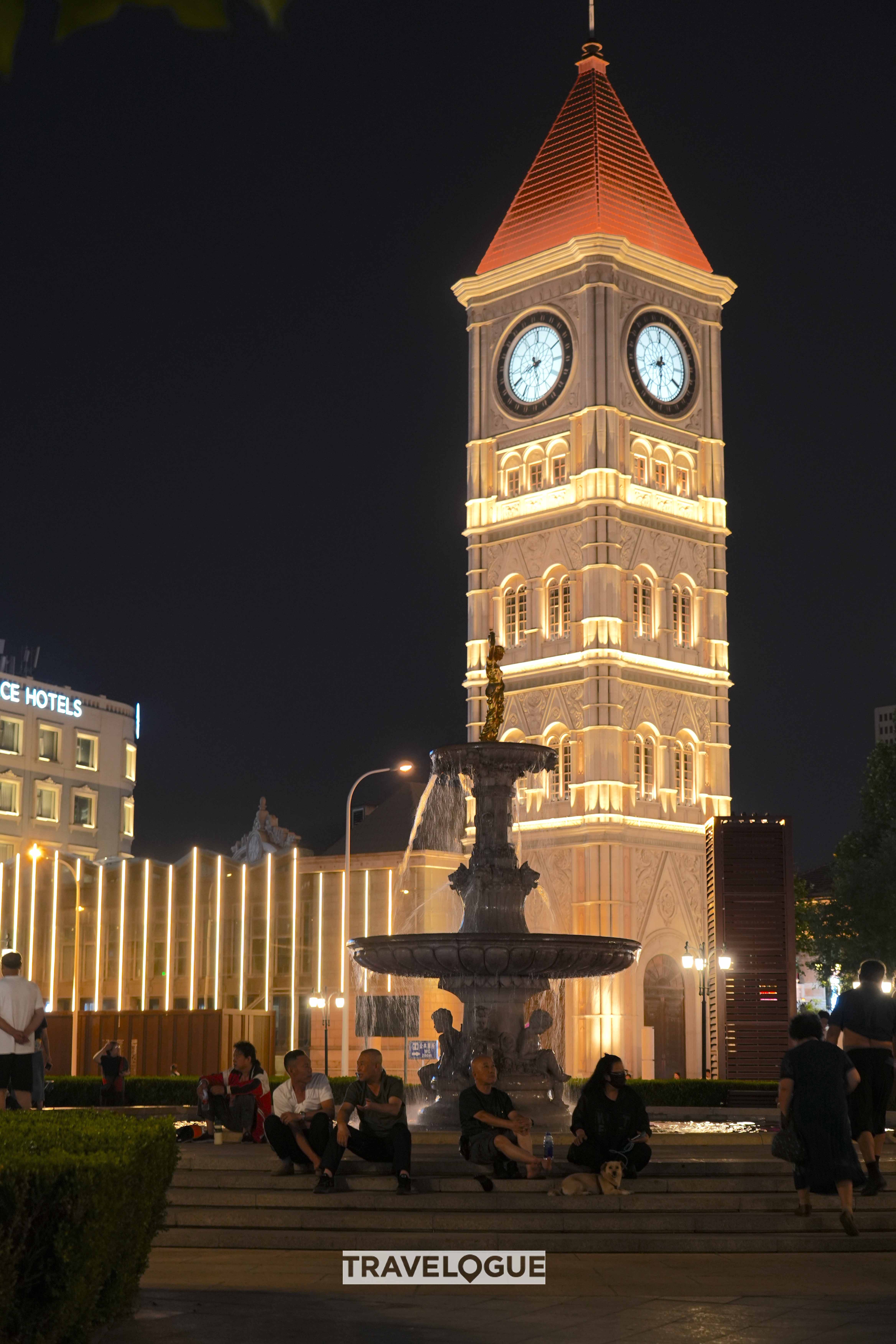 Nightlife along the illuminated Haihe River in Tianjin is vibrant. /CGTN
