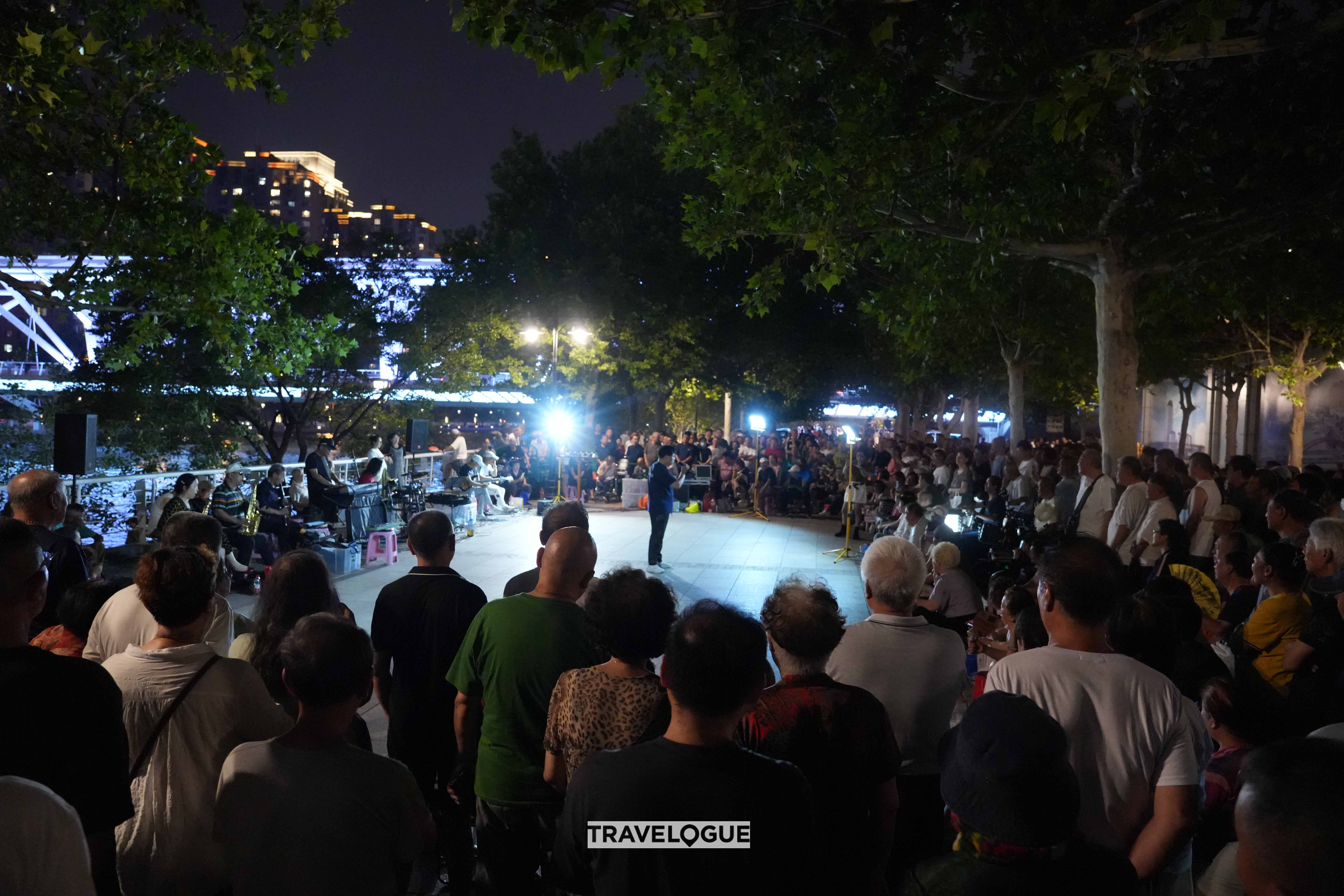 Nightlife along the illuminated Haihe River in Tianjin is vibrant. /CGTN