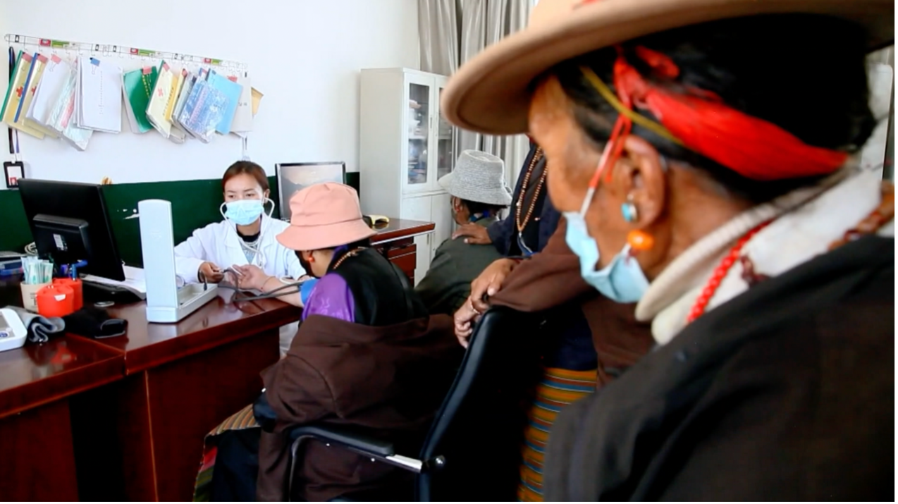 Undated photo shows elderly residents receiving health checks at a village clinic in Xizang Autonomous Region. /China Media Group