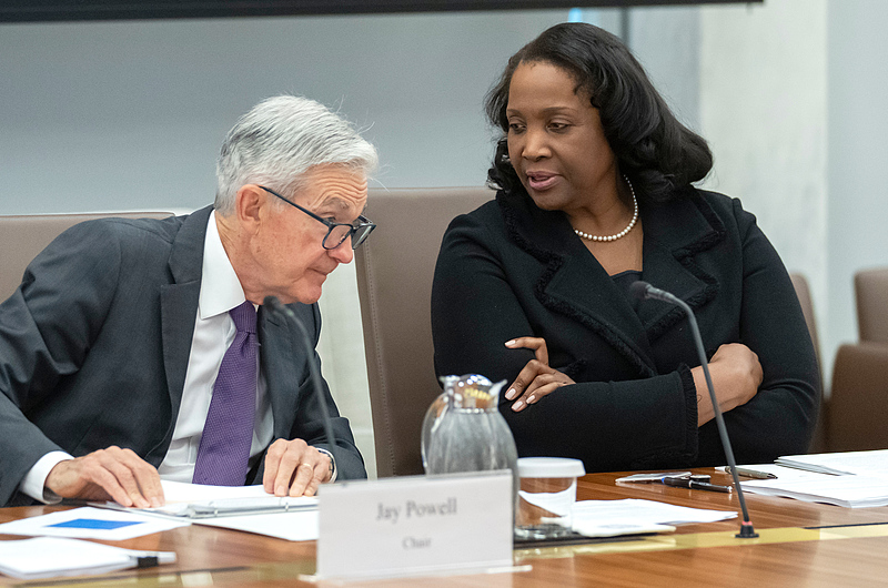US Fed Board of Governors member Lisa Cook, right, talks with Fed Chair Jerome Powell before an open meeting of the Fed Board of Governors in Washington, D.C. on June 25, 2025. /VCG
