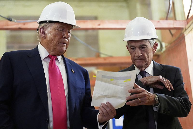 US Fed Chair Jerome Powell and US President Donald Trump look over a document of cost figures during a visit to the Federal Reserve in Washington, D.C. on July 24, 2025. /VCG