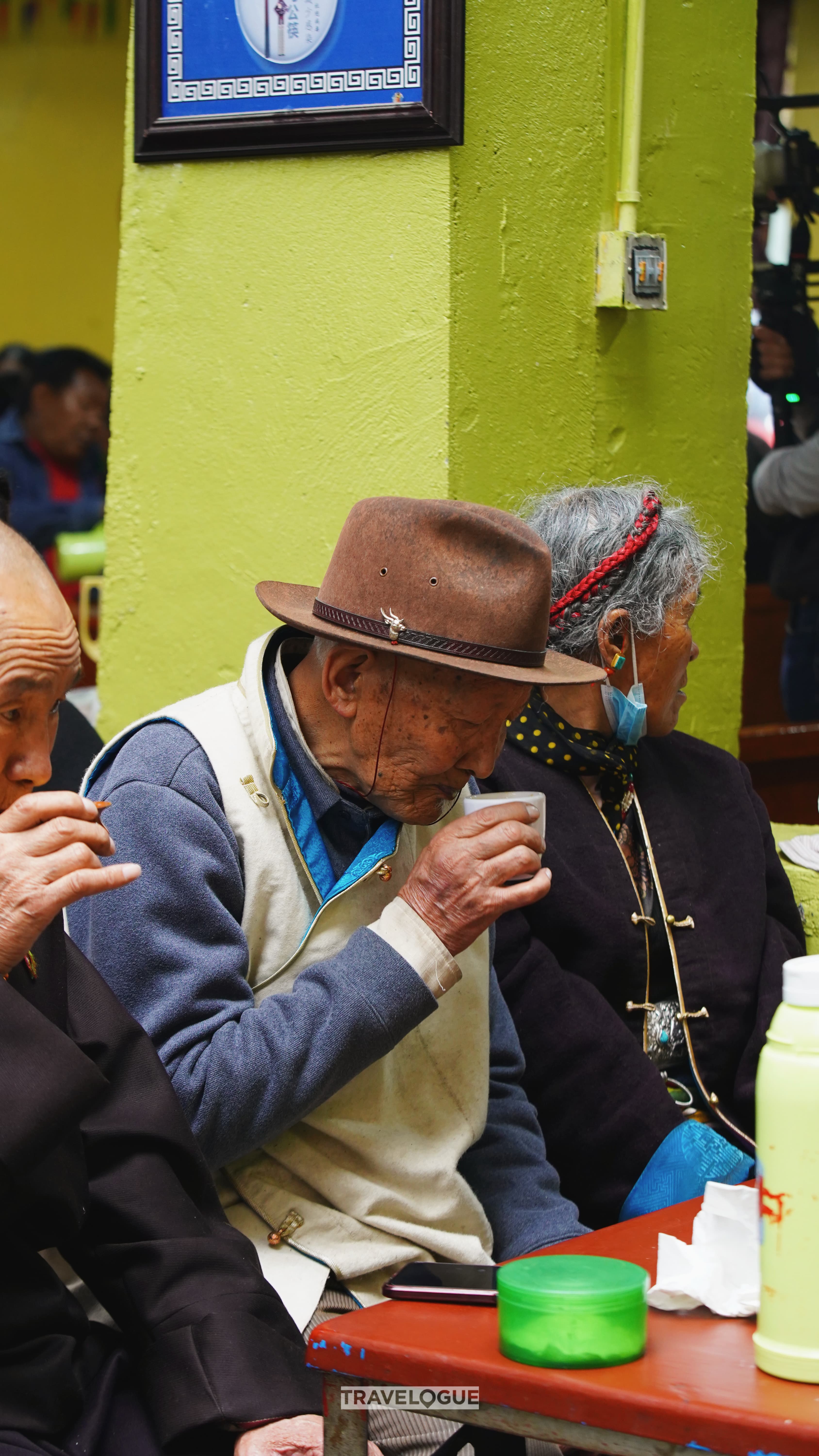 A scene of a tea house in Xizang /CGTN