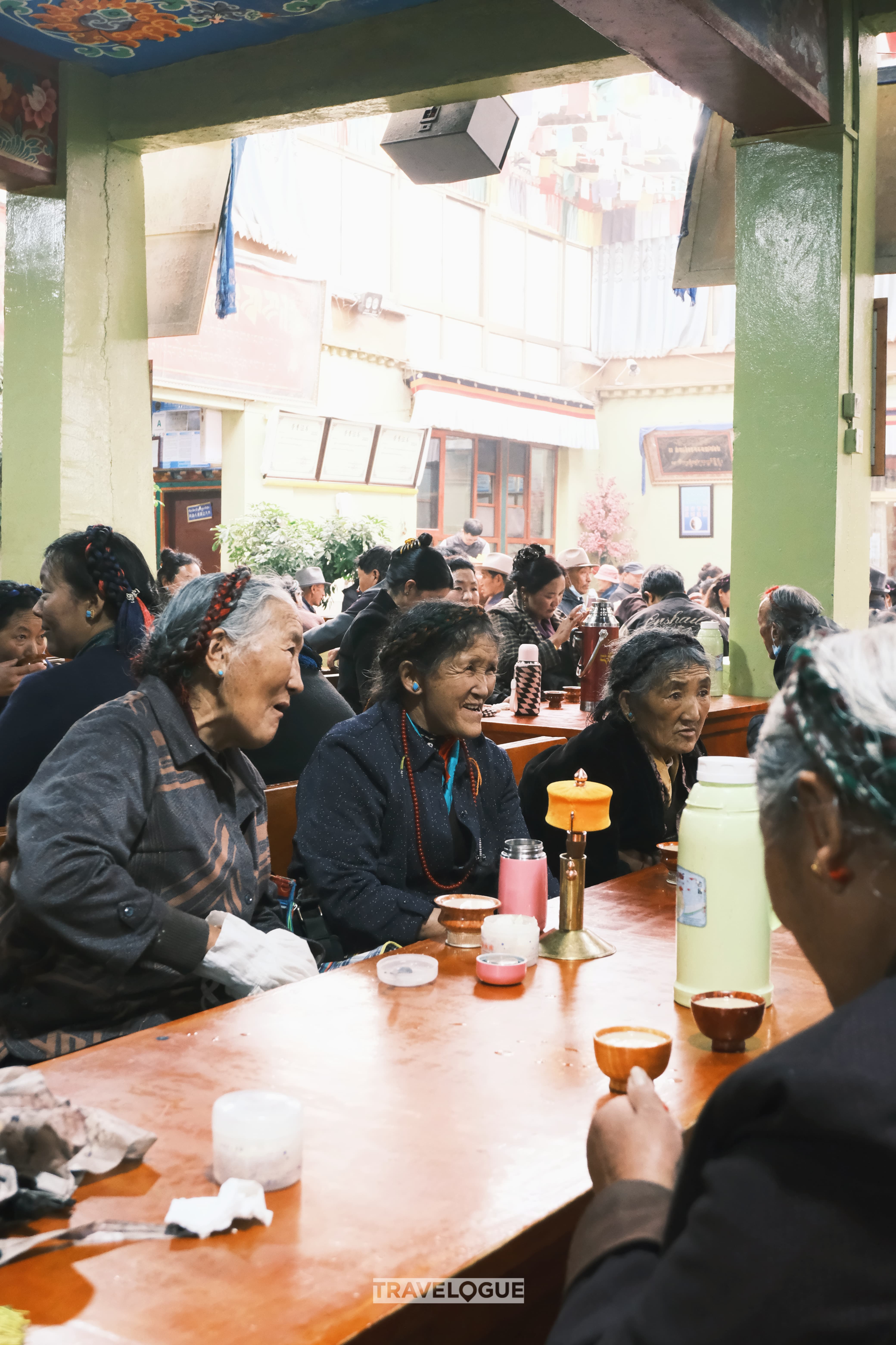 A scene of a tea house in Xizang /CGTN