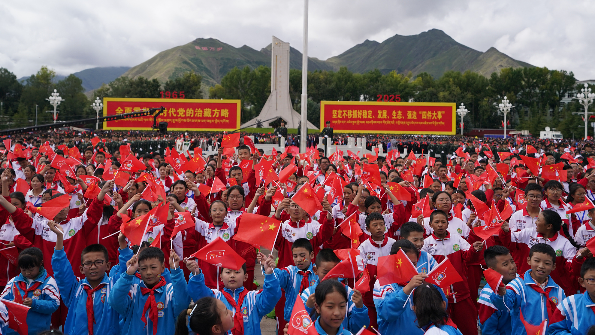 Central authorities extend congratulations on Xizang's landmark day