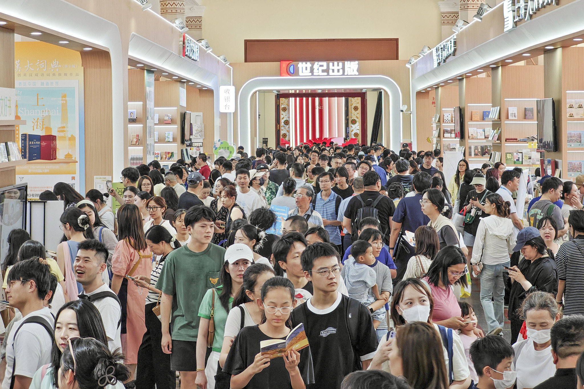 A total of 1,267 reading events were held, nearly 24 percent more than last year. /VCG