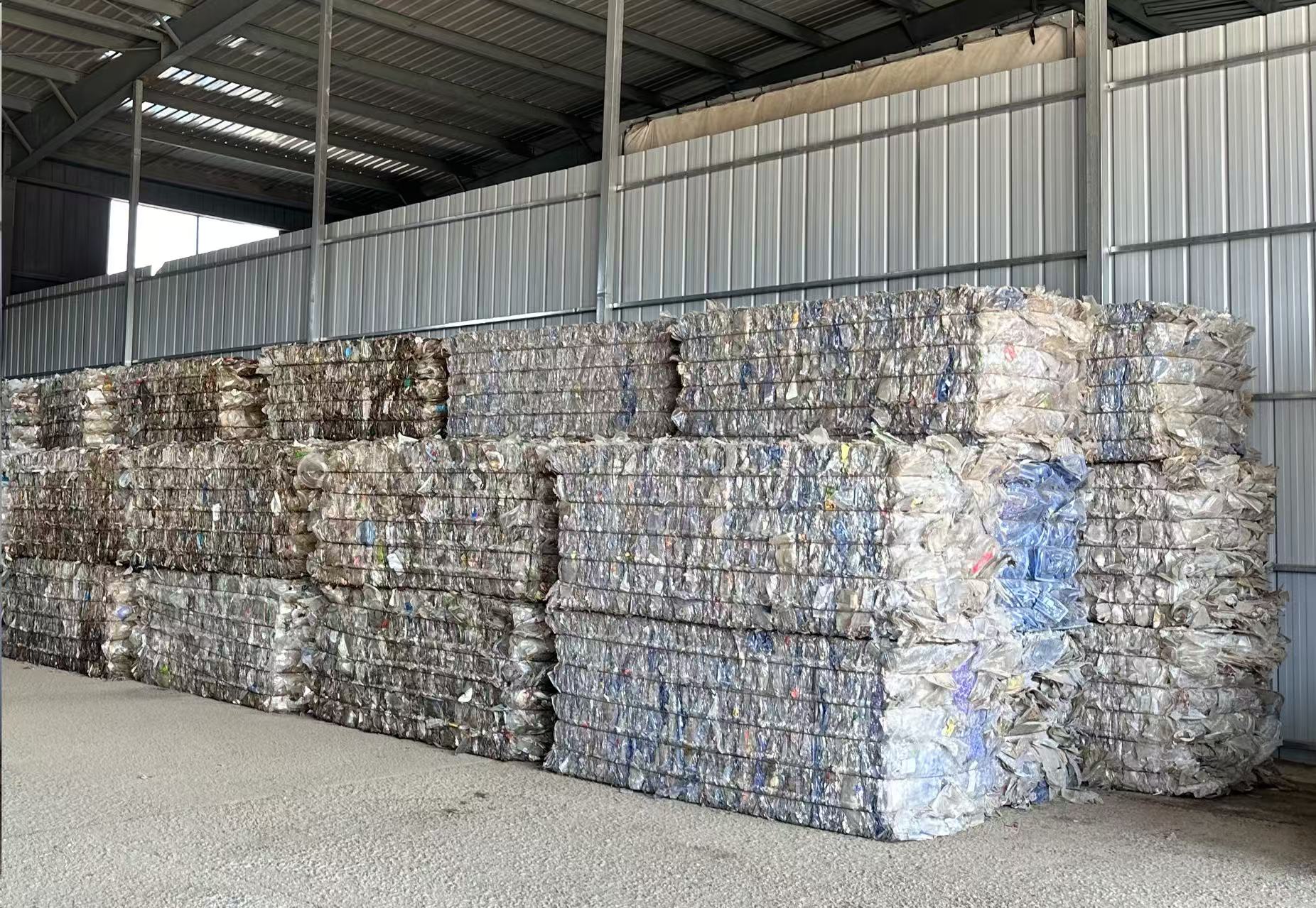 Recycled plastic materials. /Meituan Green Mountain Initiative