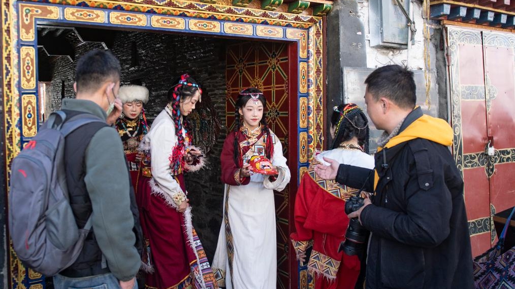 People visit Barkhor Street in Lhasa, southwest China's Xizang Autonomous Region, February 11, 2024. /Xinhua