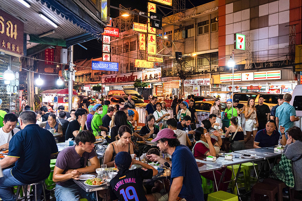 Tourists at a restaurant in Bangkok's Chinatown, Thailand, August 13, 2025. /CFP