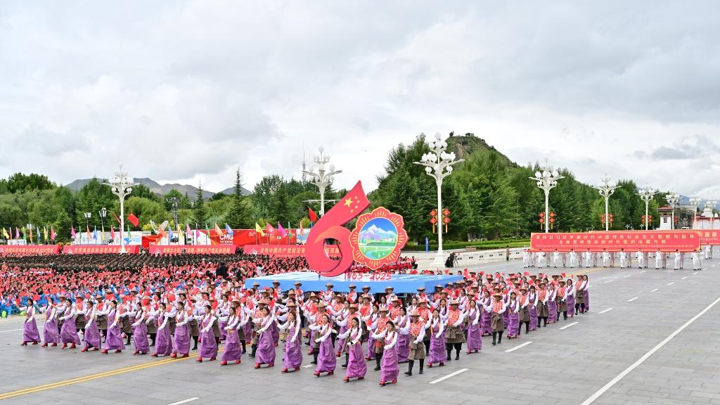 A mass parade during a grand gathering to celebrate Xizang Autonomous Region's 60th founding anniversary in Lhasa, southwest China, August 21, 2025. /Xinhua