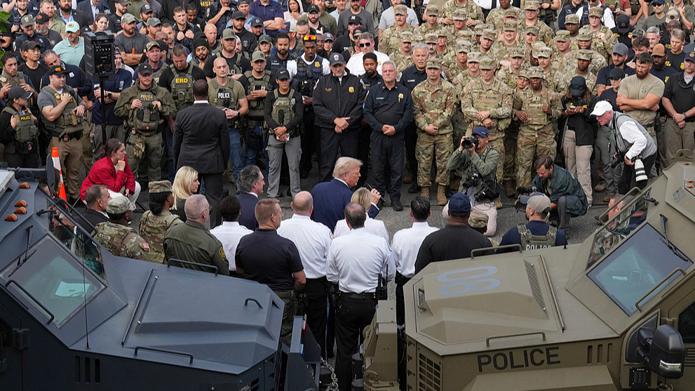 U.S. President Donald Trump speaks with members of law enforcement and National Guard soldiers, in Washington, D.C., U.S., on August 21, 2025. /VCG