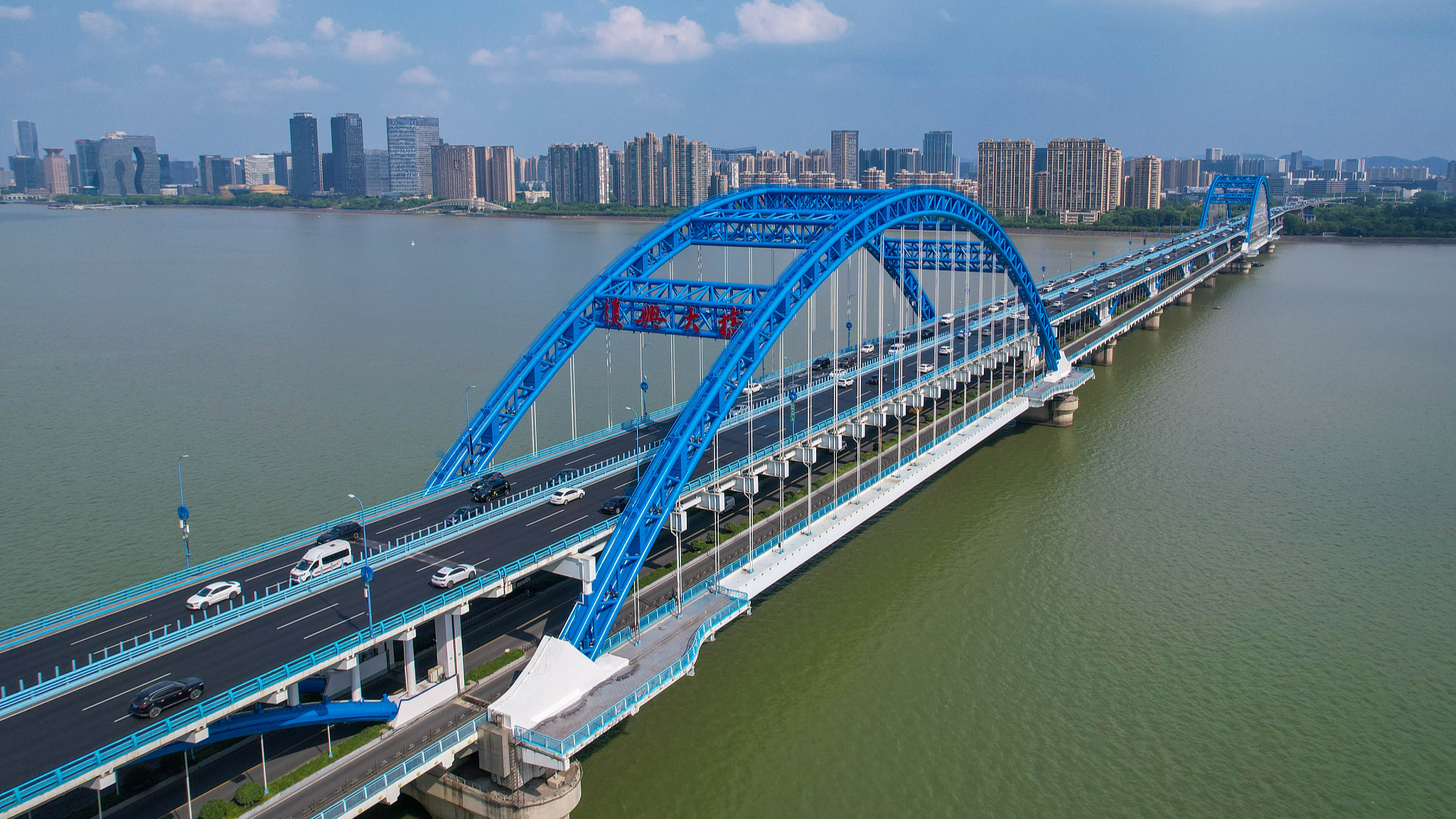 Live: Enjoy the view of Fuxing Bridge over Qiantang River