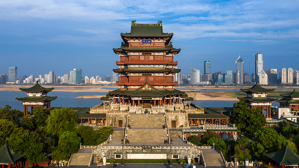 Live: Lingering at Nanchang's Pavilion of Prince Teng