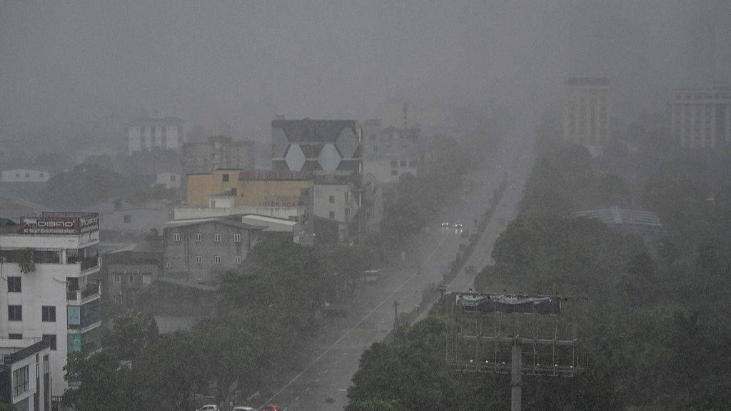 Live: Typhoon Kajiki approaches central coast of Vietnam