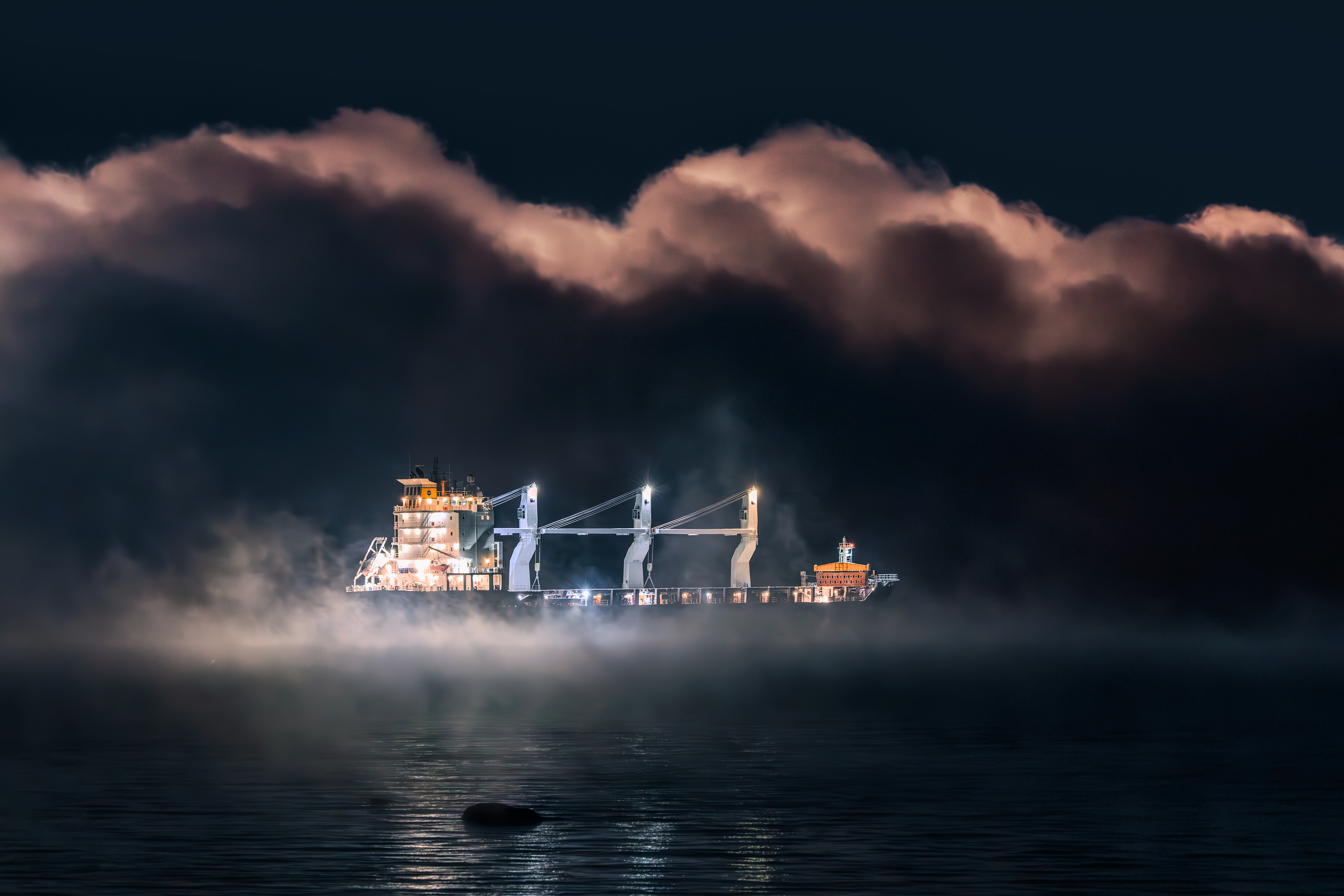 Harbor of Mist: On an ordinary polar night in Murmansk, the North Atlantic Current heats the seawater temperature at 69°N to 3°C. As soon as the seawater evaporates, it immediately condenses into clouds and fog in the -15°C cold air. The huge ships moored in the port look like ghosts in the night fog. The frequent occurrence of extreme weather and the accelerated melting of Arctic glaciers remind people of the urgency of climate change. As a key factor in shaping several ice-free ports in Europe, the future of the North Atlantic Current not only concerns the lives of people in the polar regions but also reflects the challenges and opportunities faced by global climate governance and sustainable development. /Chen Zi