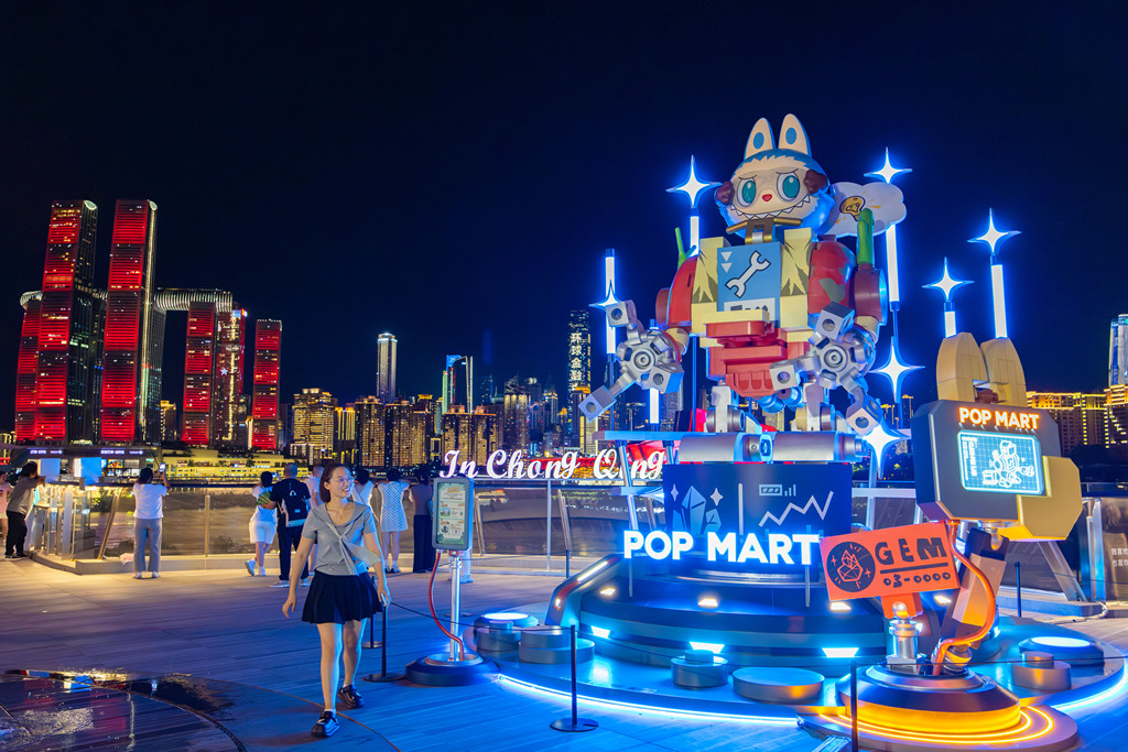 A giant cyberpunk-style Labubu is seen at the Changjiahui Shopping Park in Chongqing on August 26, 2025. /VCG

