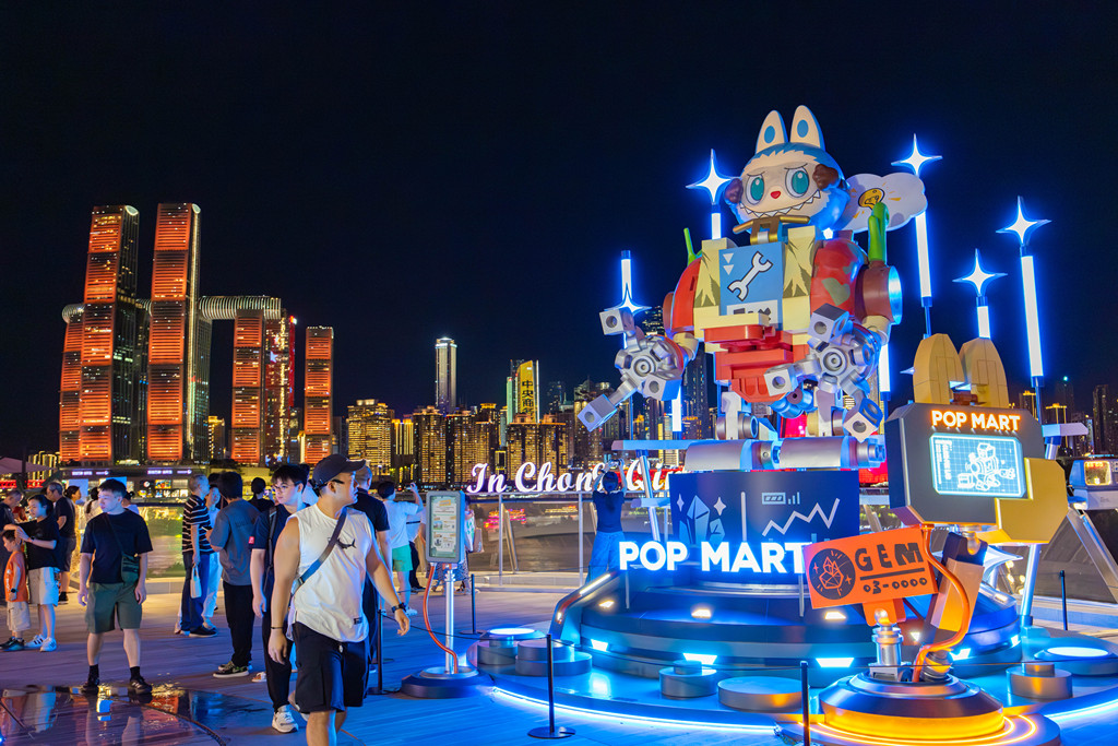 A giant cyberpunk-style Labubu is seen at the Changjiahui Shopping Park in Chongqing on August 26, 2025. /VCG
