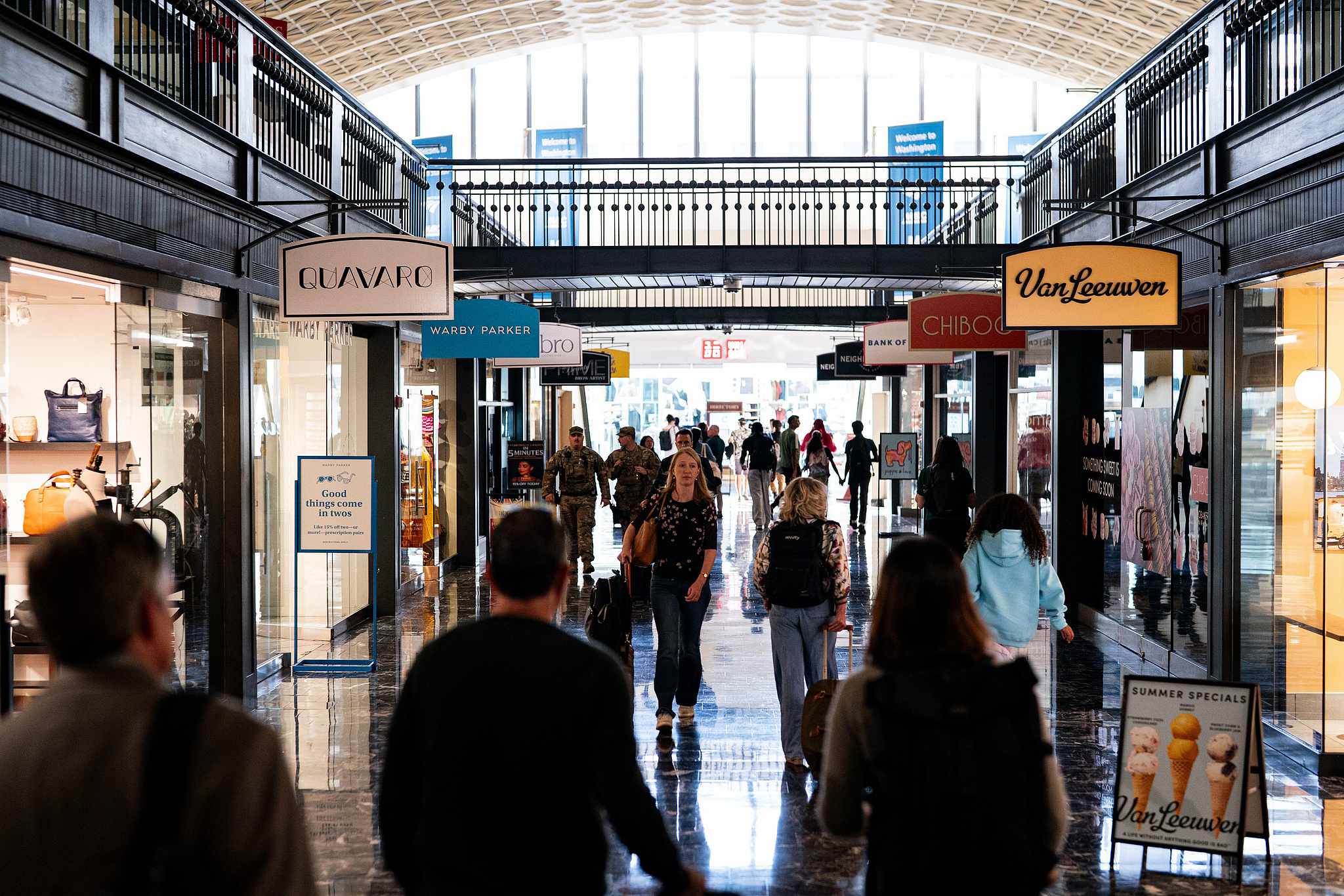 Shoppers seen at Union Station in Washington, DC, US, August 27, 2025. /VCG