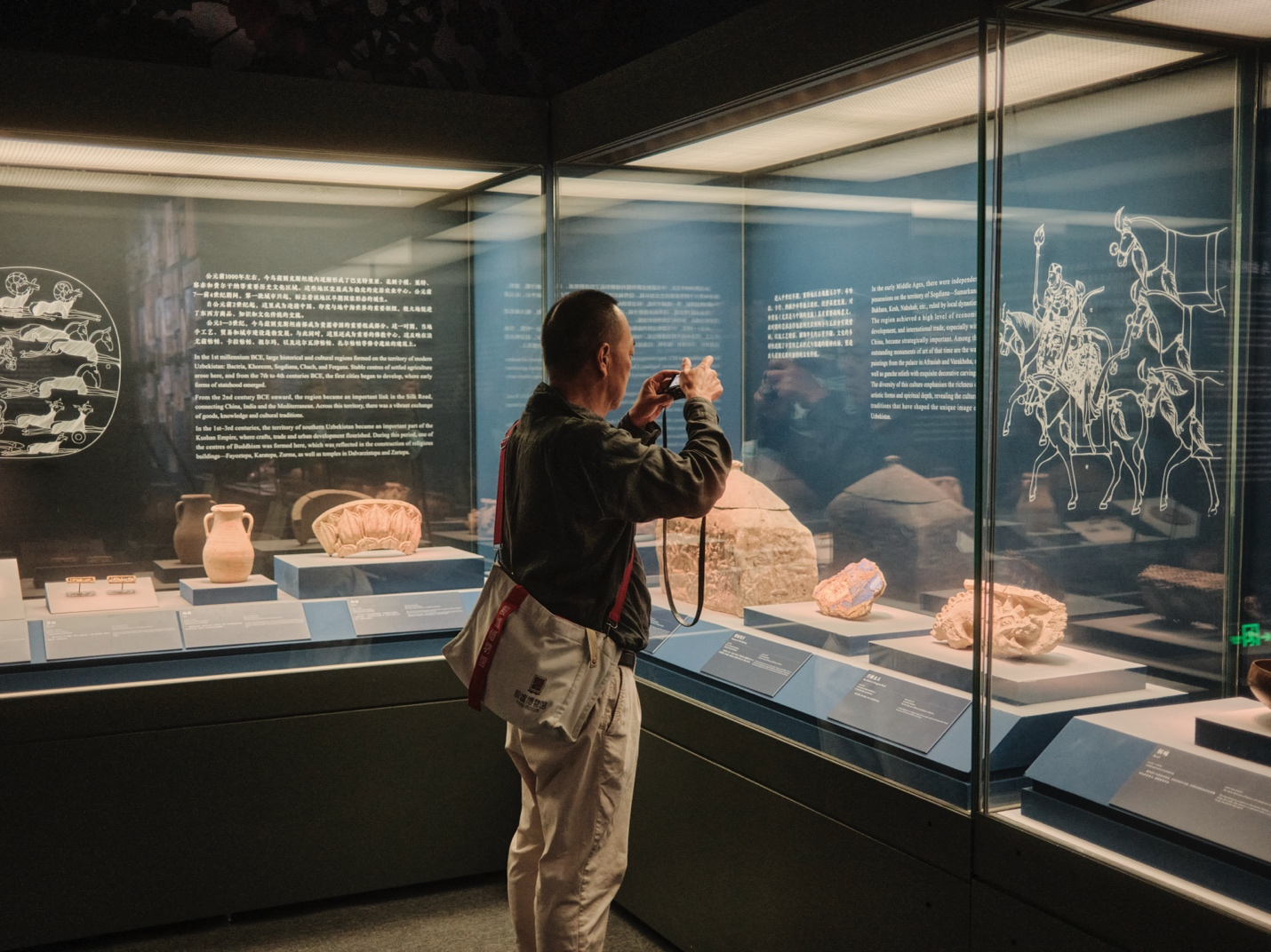 A visitor views artifacts at the Uzbekistan Pavilion, Beijing, China. /Uzbekistan National News Agency