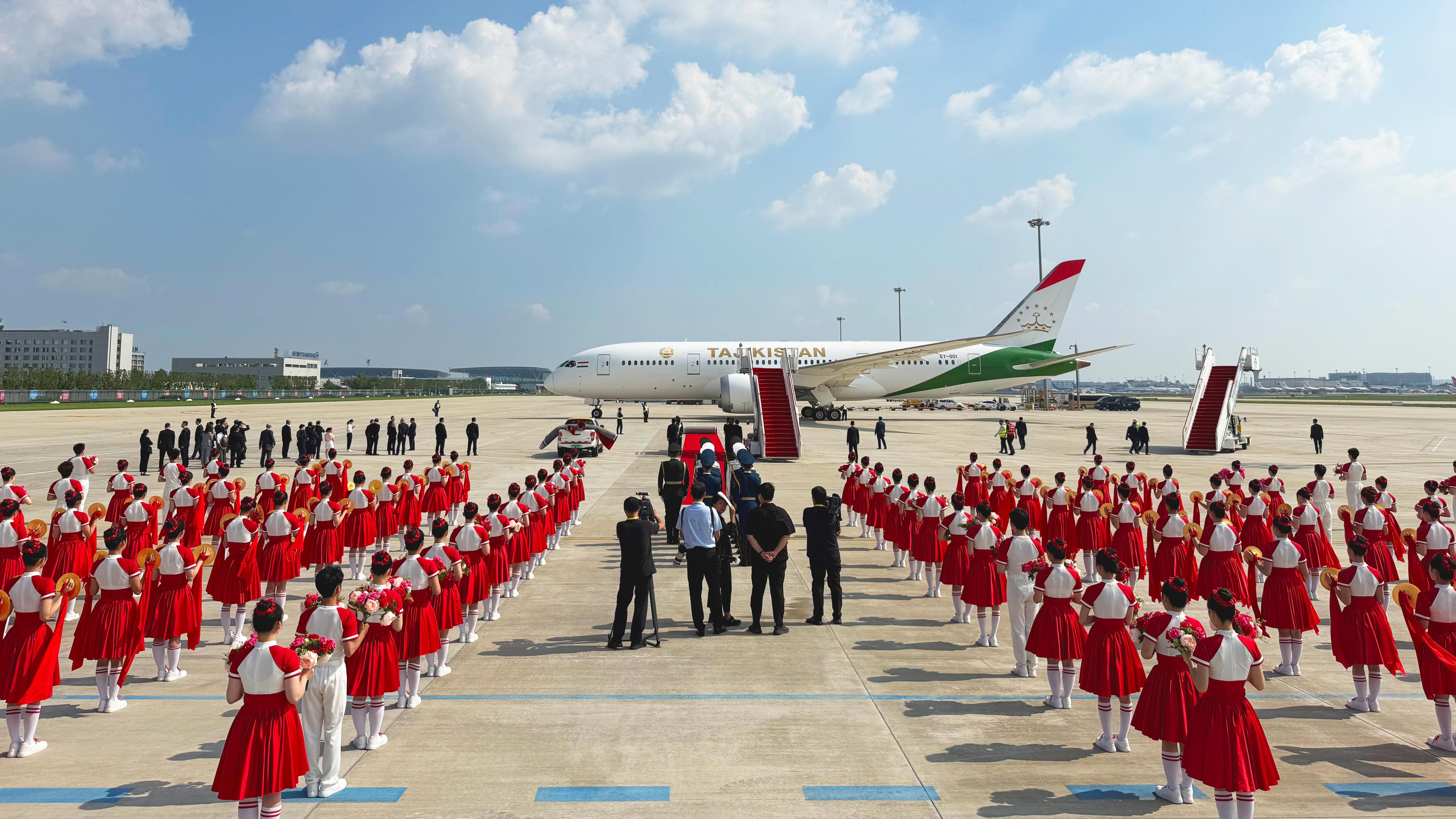 Tajik president arrives in Tianjin for SCO Summit 2025