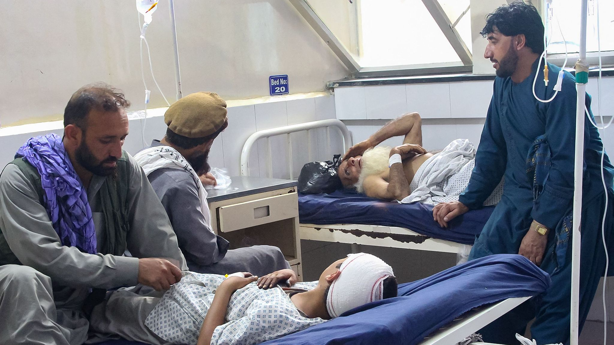 Injured Afghan people receive treatment at a hospital after an earthquake in Jalalabad, Afghanistan, September 1, 2025. /VCG