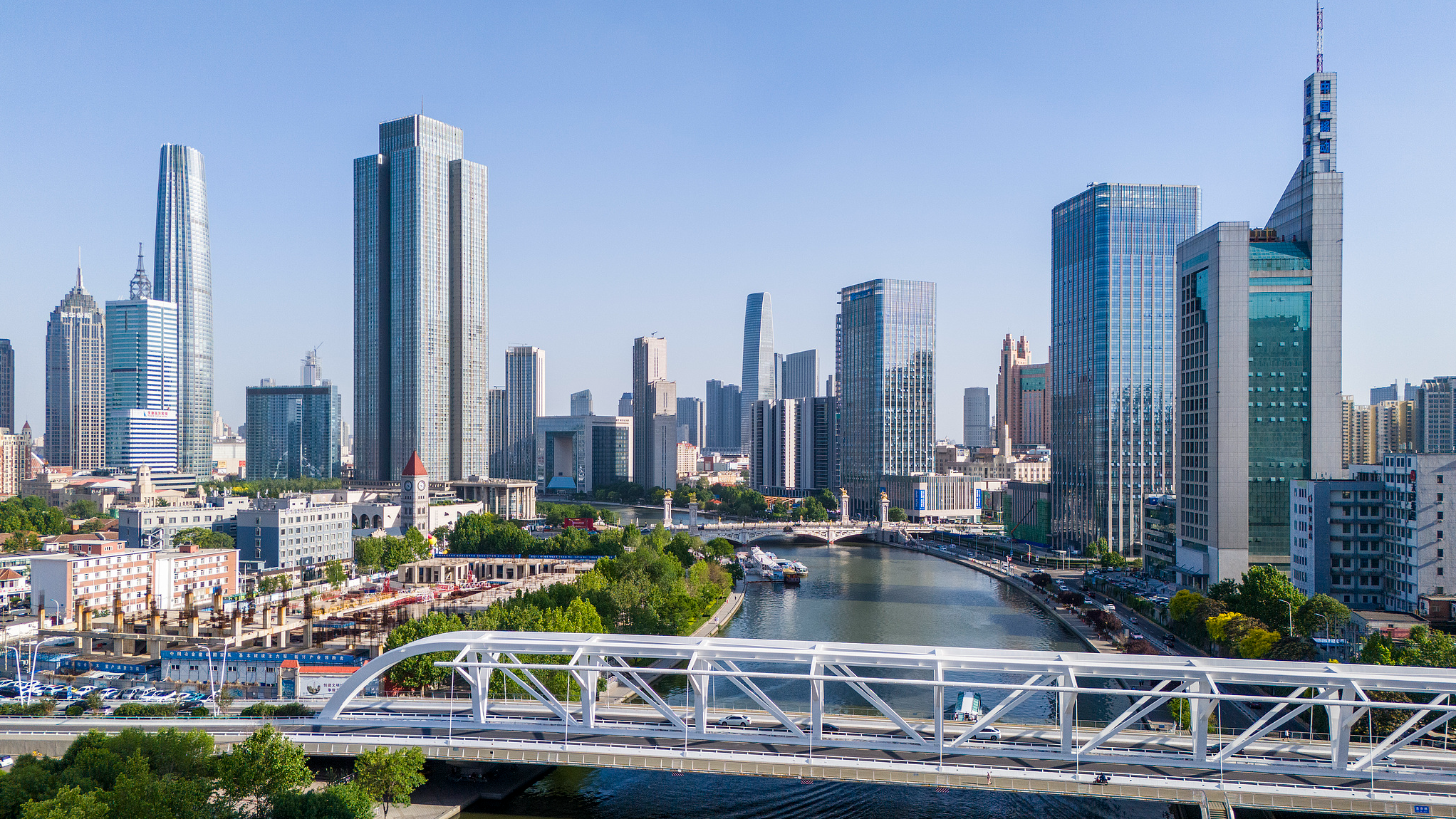 Leaders of SCO member countries sign and release Tianjin Declaration